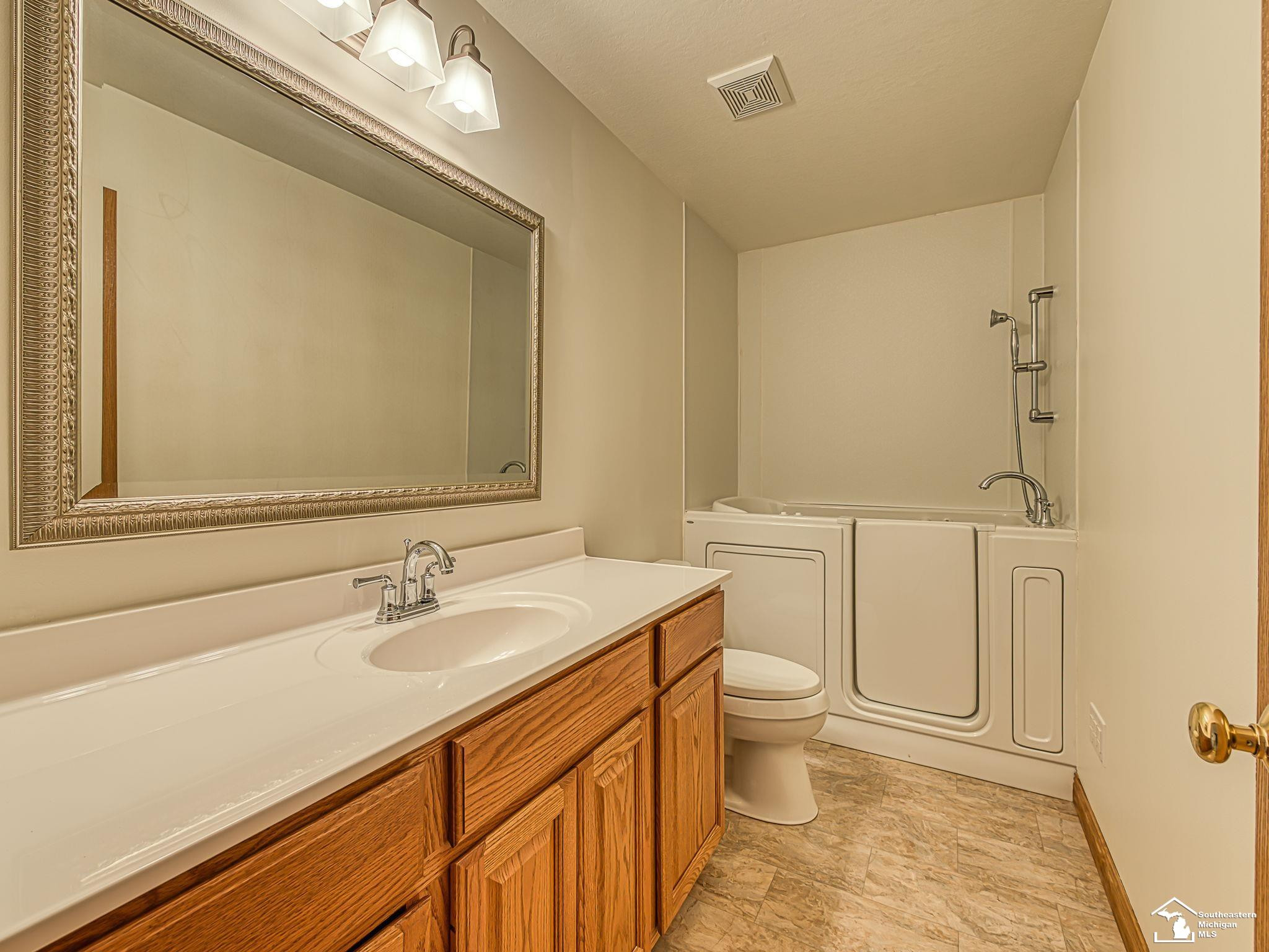 113 Woodshire Court, Monroe, MI 48162 — Photo 8