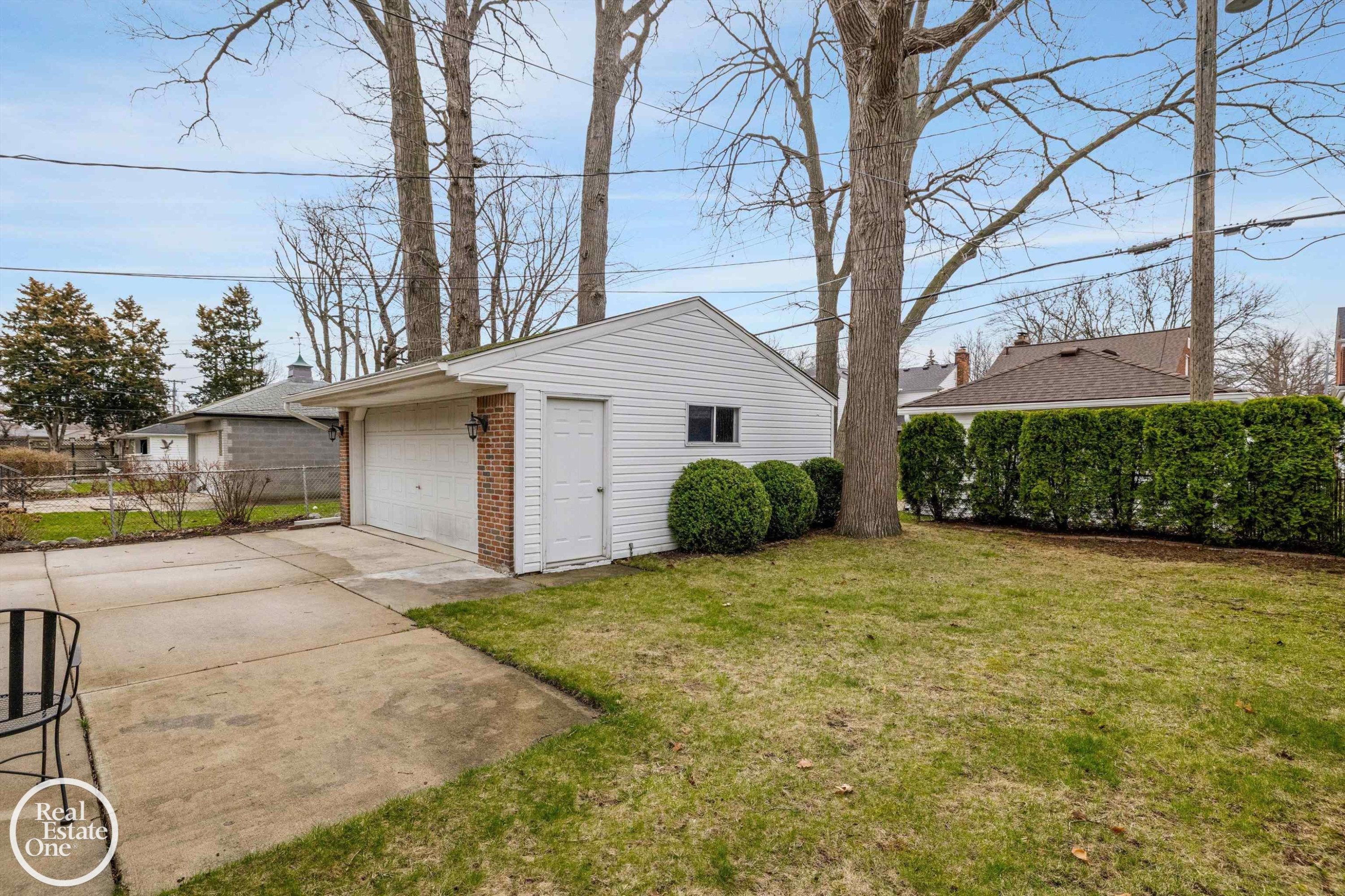 1713 Aline Drive, Grosse Pointe Woods, MI 48236 — Photo 27