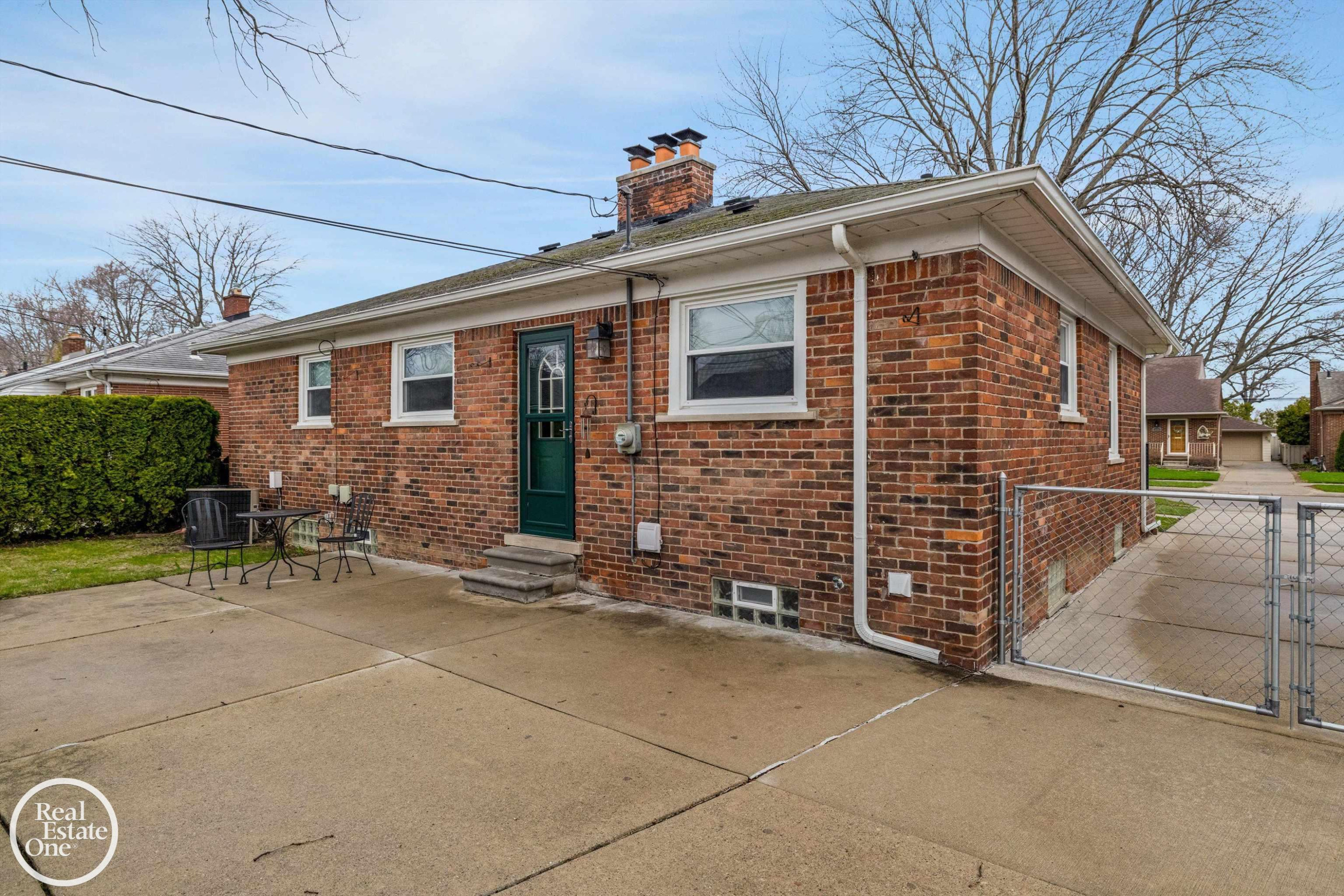 1713 Aline Drive, Grosse Pointe Woods, MI 48236 — Photo 29