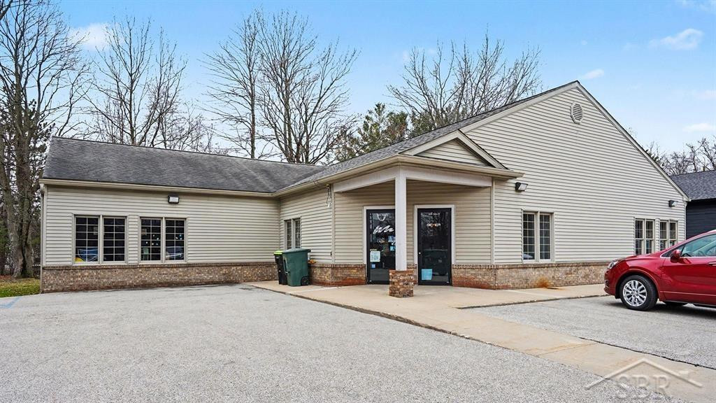 Unit B 5319 N Saginaw Road, Midland, MI 48642 — front exterior