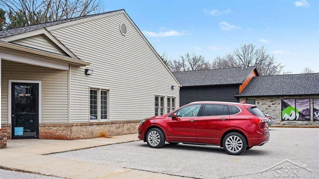 Unit B 5319 N Saginaw Road, Midland, MI 48642 — Photo 2