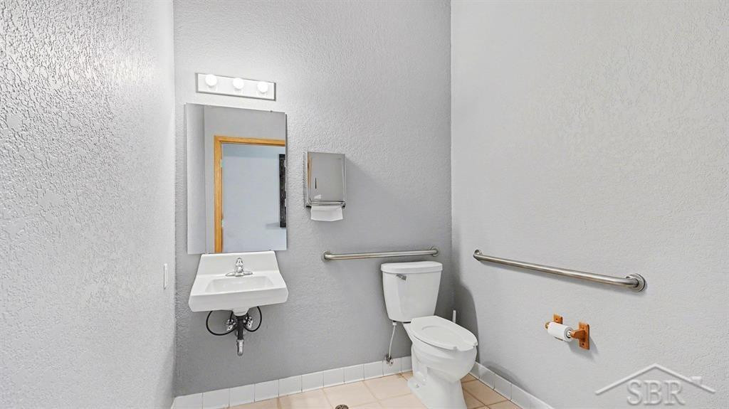 Unit B 5319 N Saginaw Road, Midland, MI 48642 — Photo 13