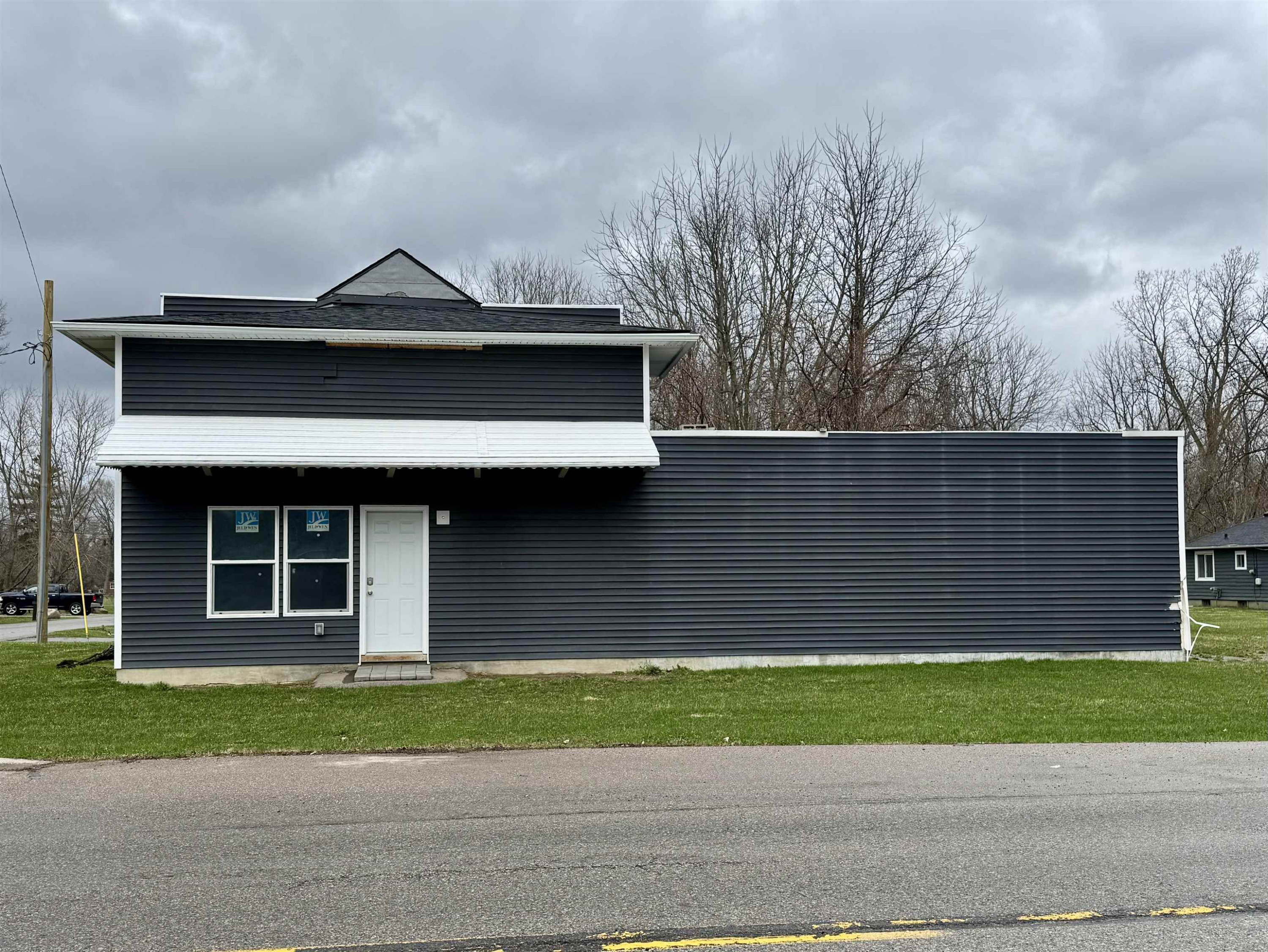 6069 Lapeer Road, Burton, MI 48509 — front exterior