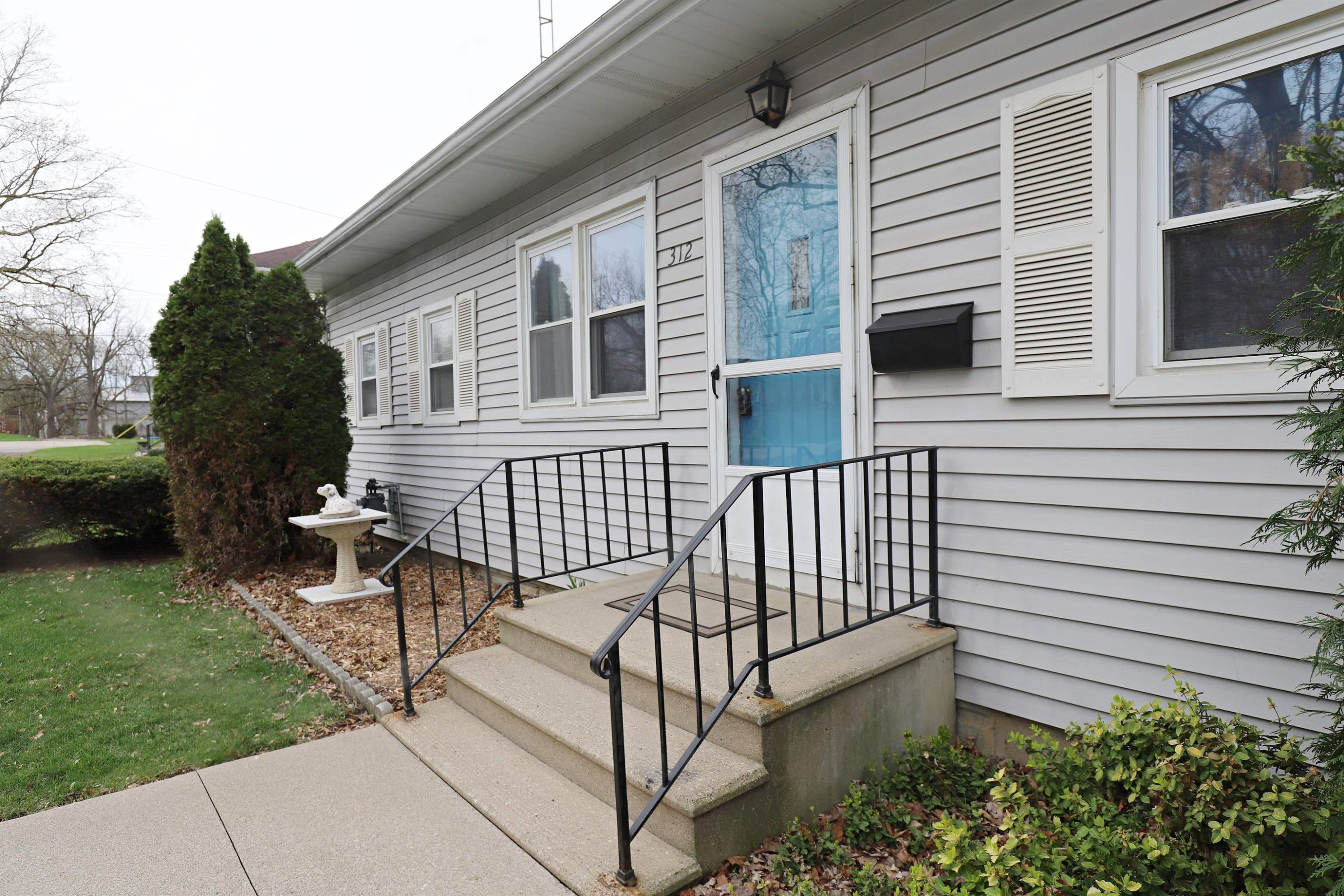 312 S Brady Street, Corunna, MI 48817 — Photo 3