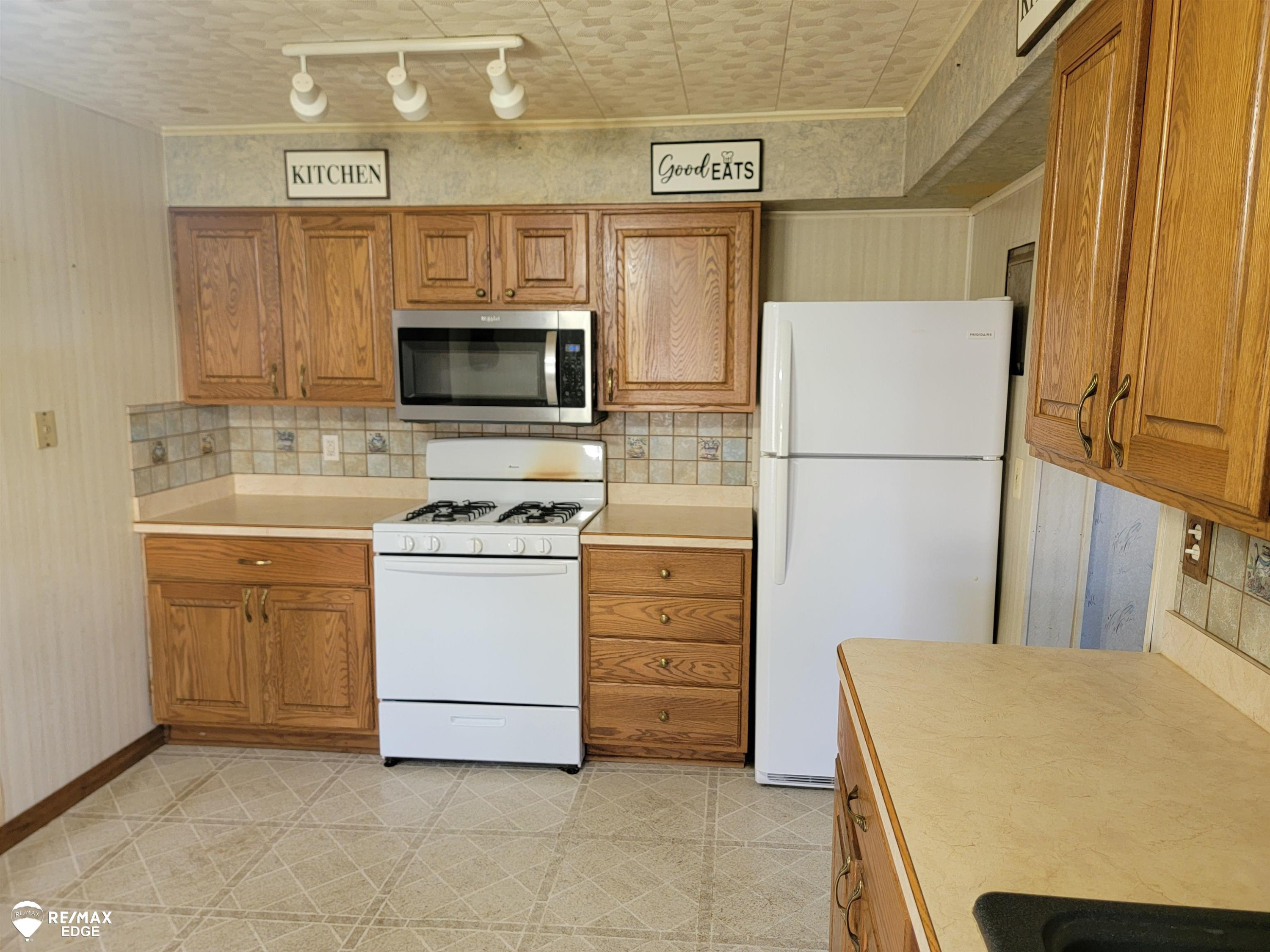 211 Athletic Street, Otisville, MI 48463 — Photo 4