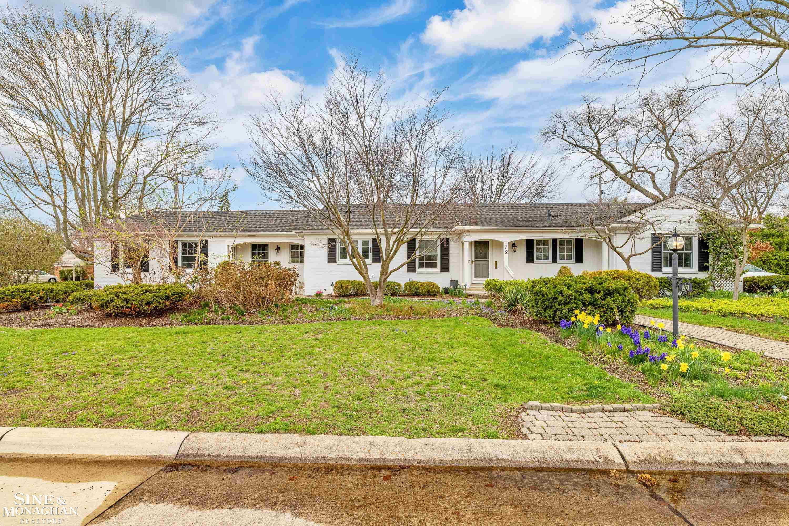 72 S Duval Road, Grosse Pointe Shores, MI 48236 — front exterior