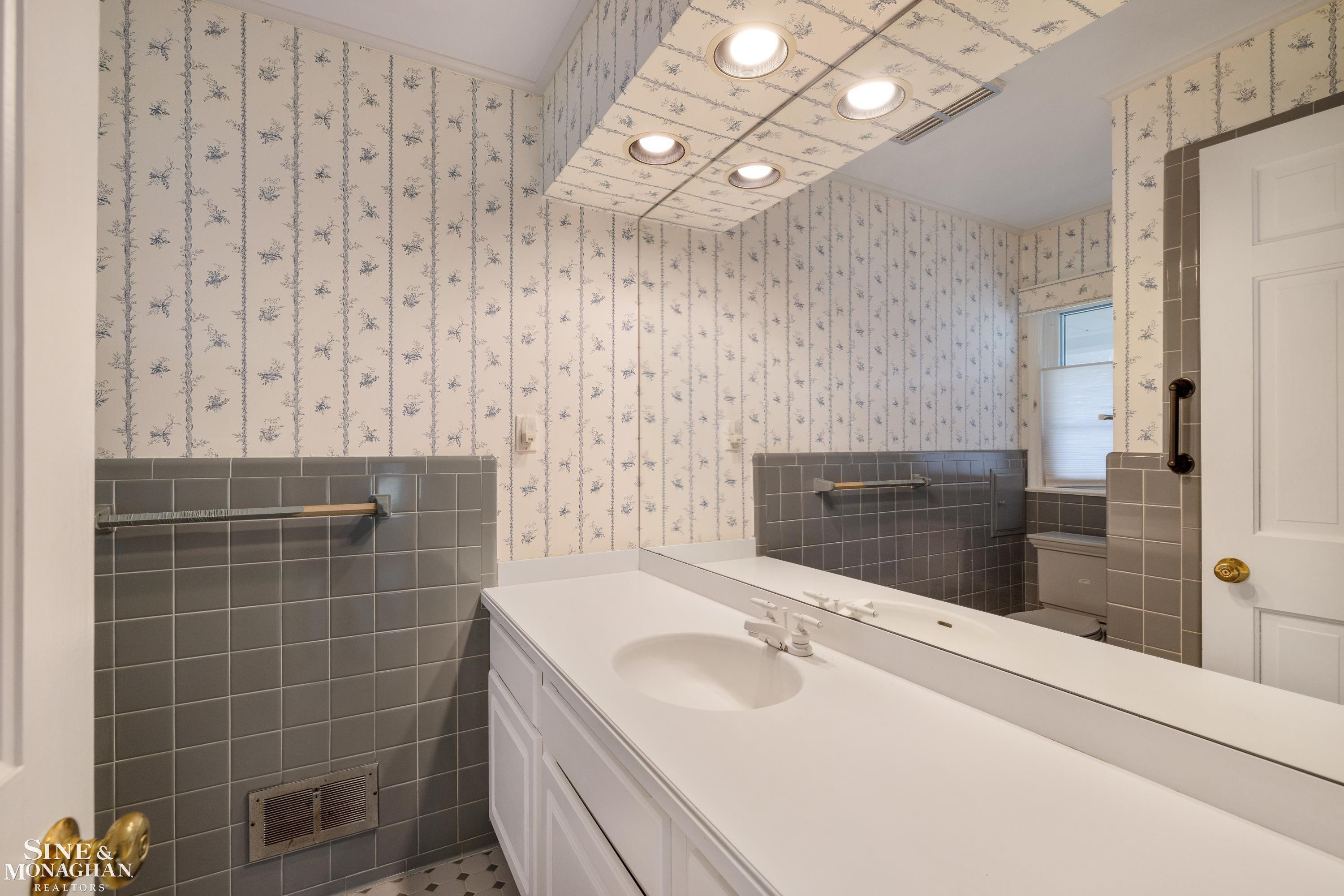 72 S Duval Road, Grosse Pointe Shores, MI 48236 — Photo 23