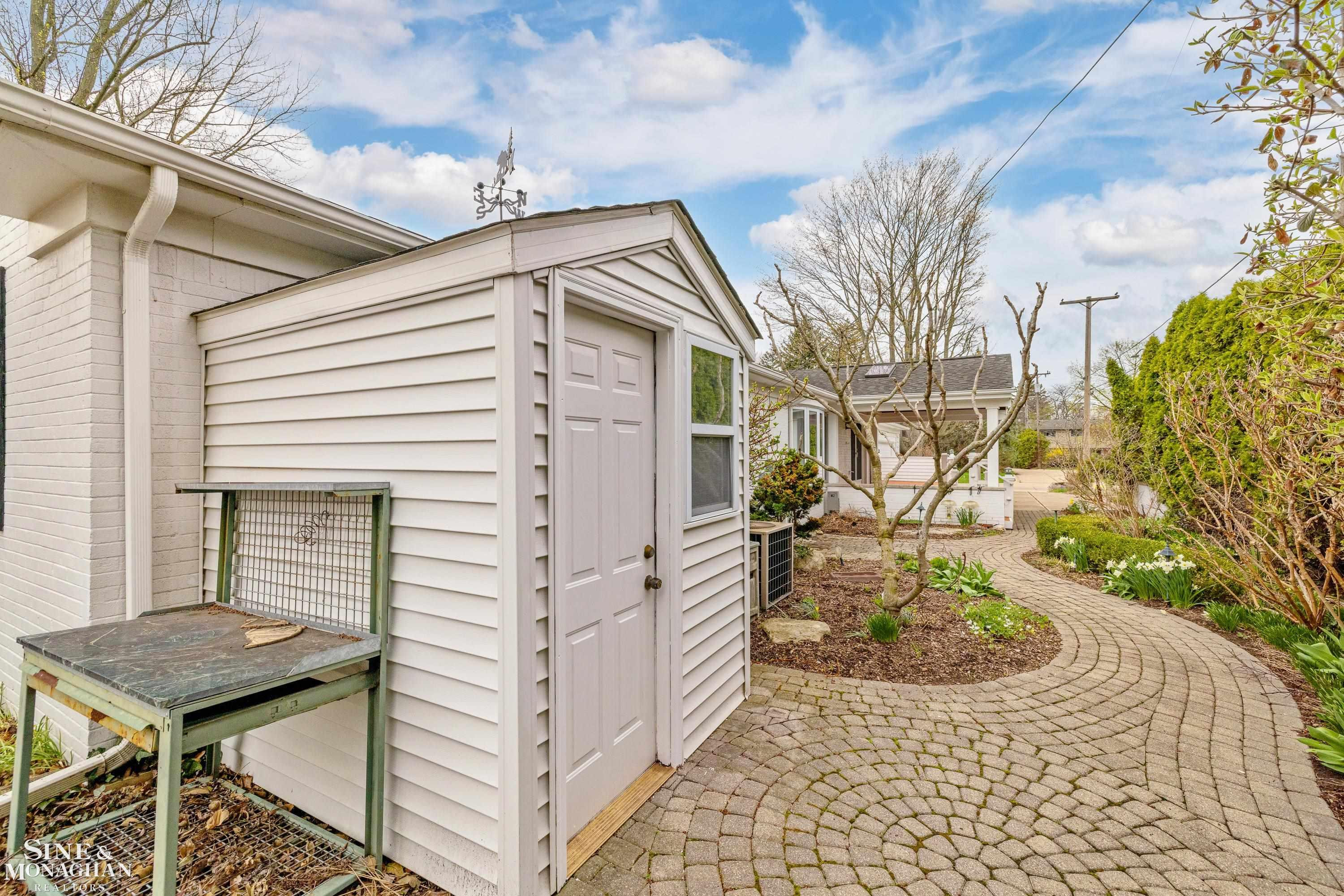72 S Duval Road, Grosse Pointe Shores, MI 48236 — Photo 44