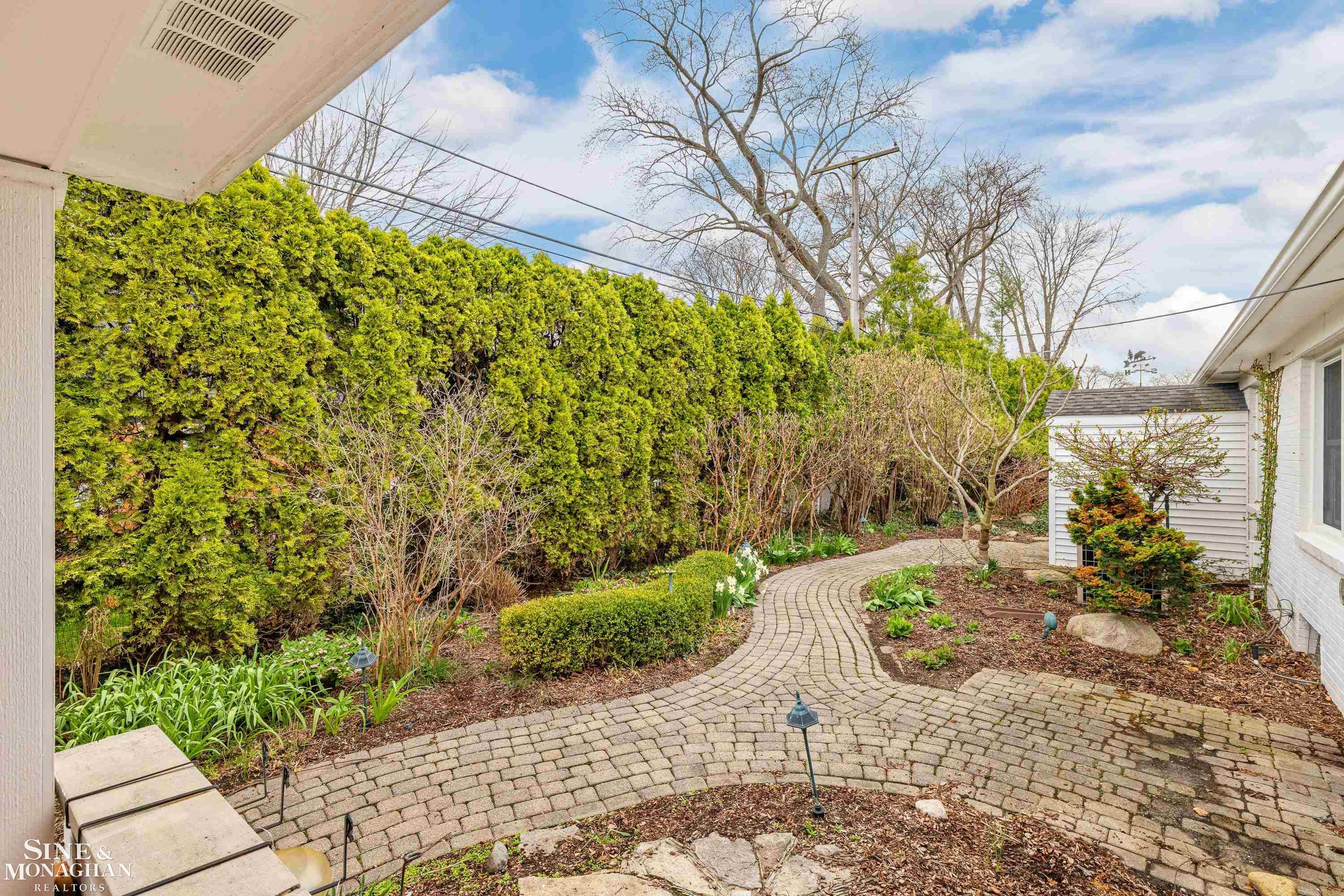 72 S Duval Road, Grosse Pointe Shores, MI 48236 — Photo 45