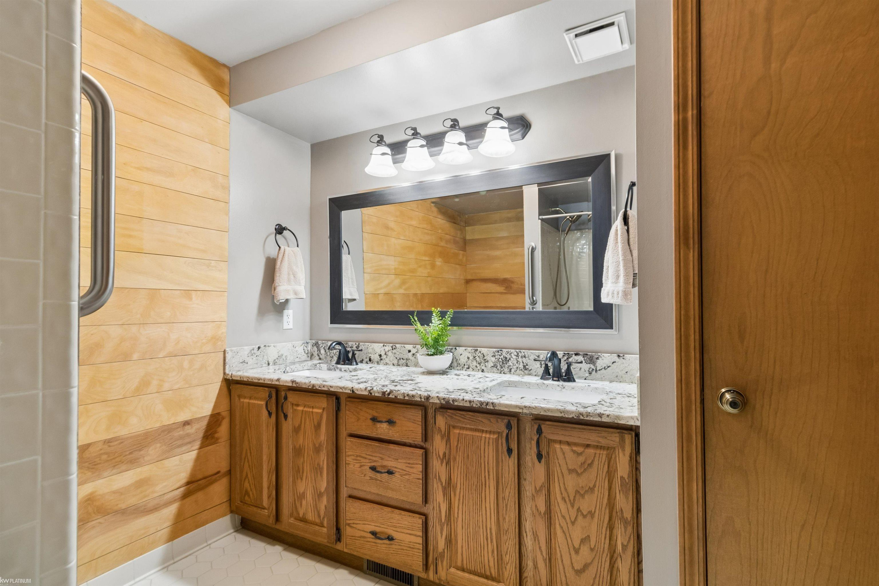 16231 Pine Ridge Drive, Fraser, MI 48026 — Photo 19
