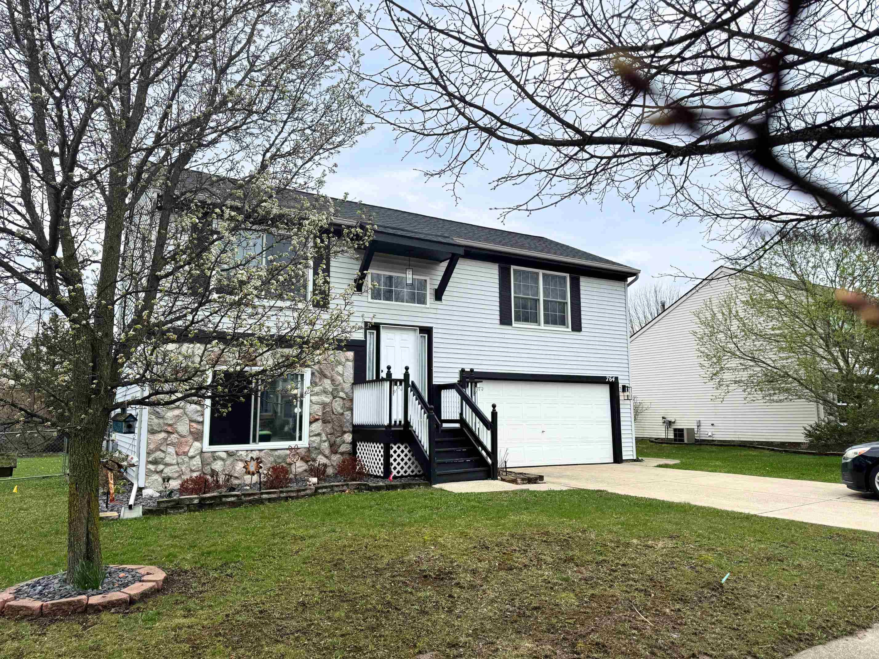 764 Carriage Hill Drive, Fenton, MI 48430 — Photo 17