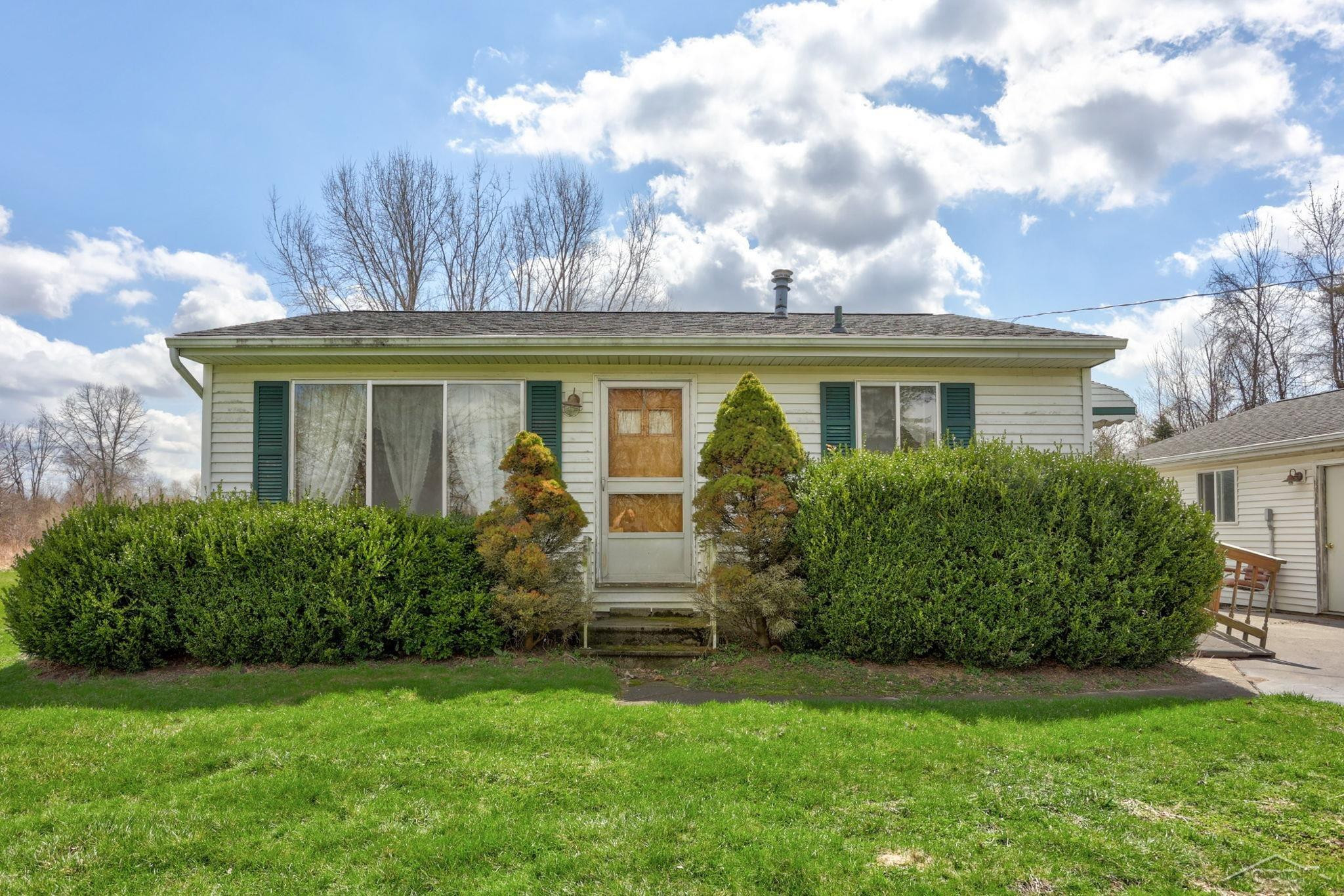 714 E North Street, Saint Charles, MI 48655 — Photo 2