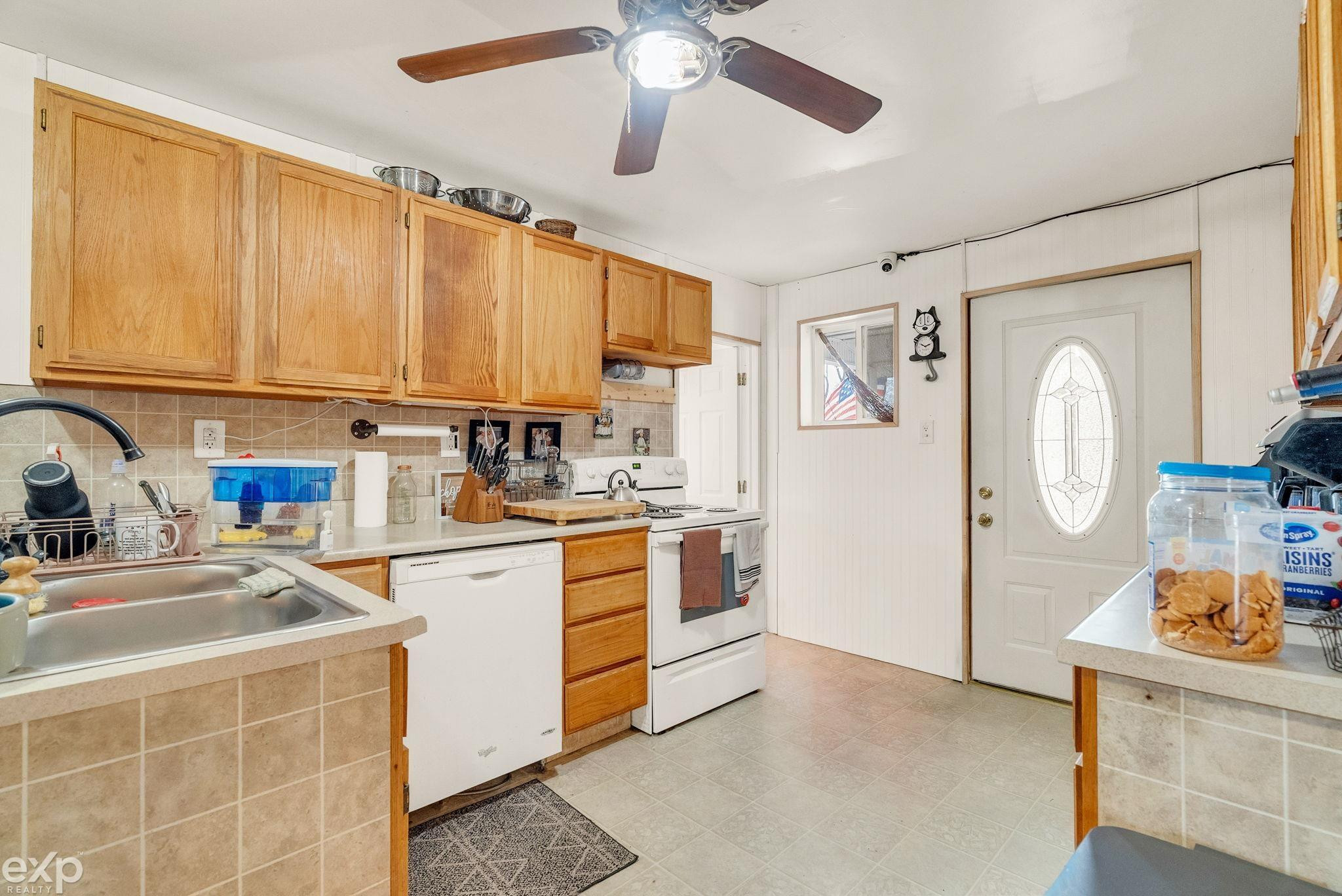 903 Oak Street, Port Huron, MI 48060 — Photo 9