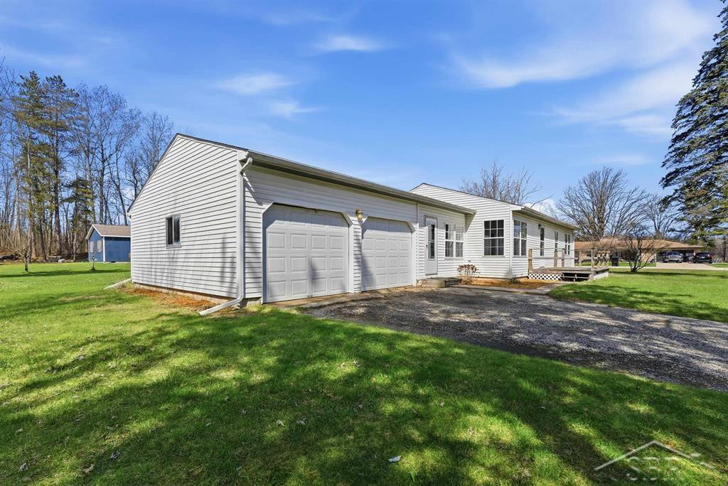 60 S Birchcrest Drive, Midland, MI 48640 — Photo 2