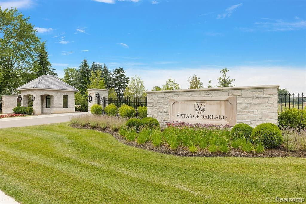 1583 Vista Drive, MI — Photo 2