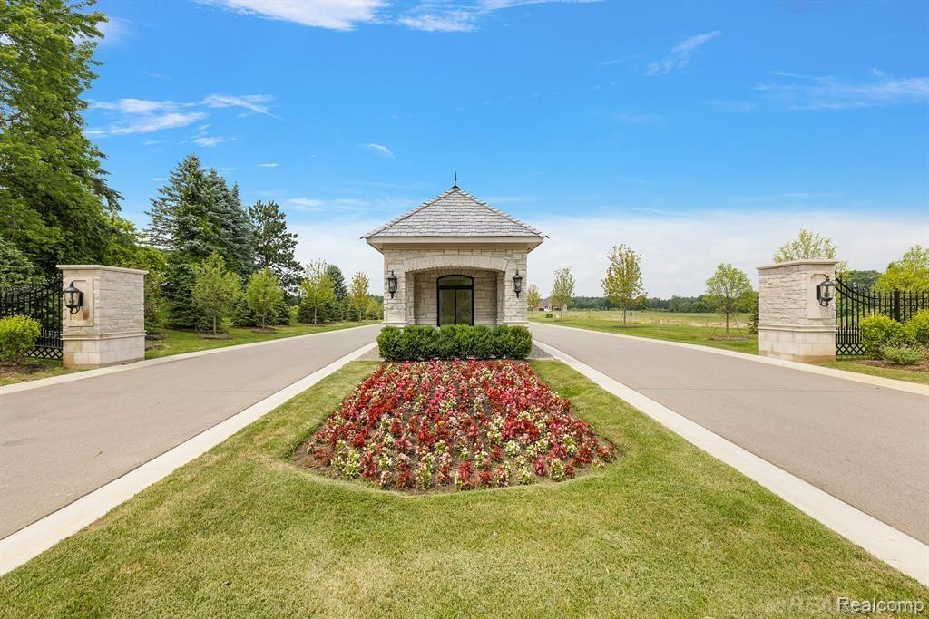 1583 Vista Drive, MI — Photo 3