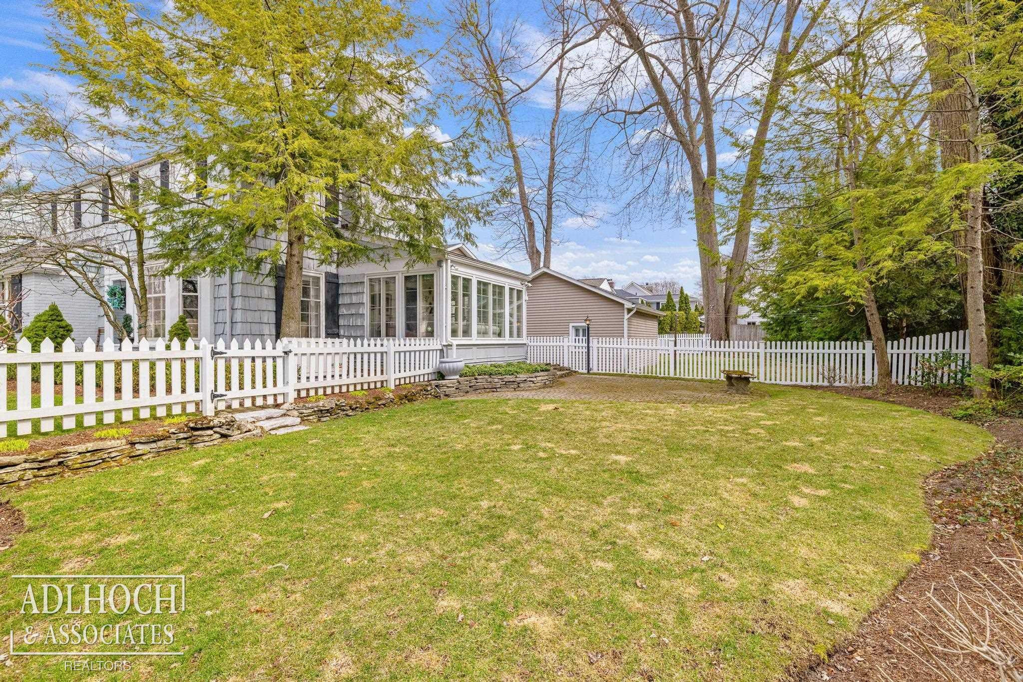 370 Country Club Lane, Grosse Pointe Farms, MI 48236 — Photo 27