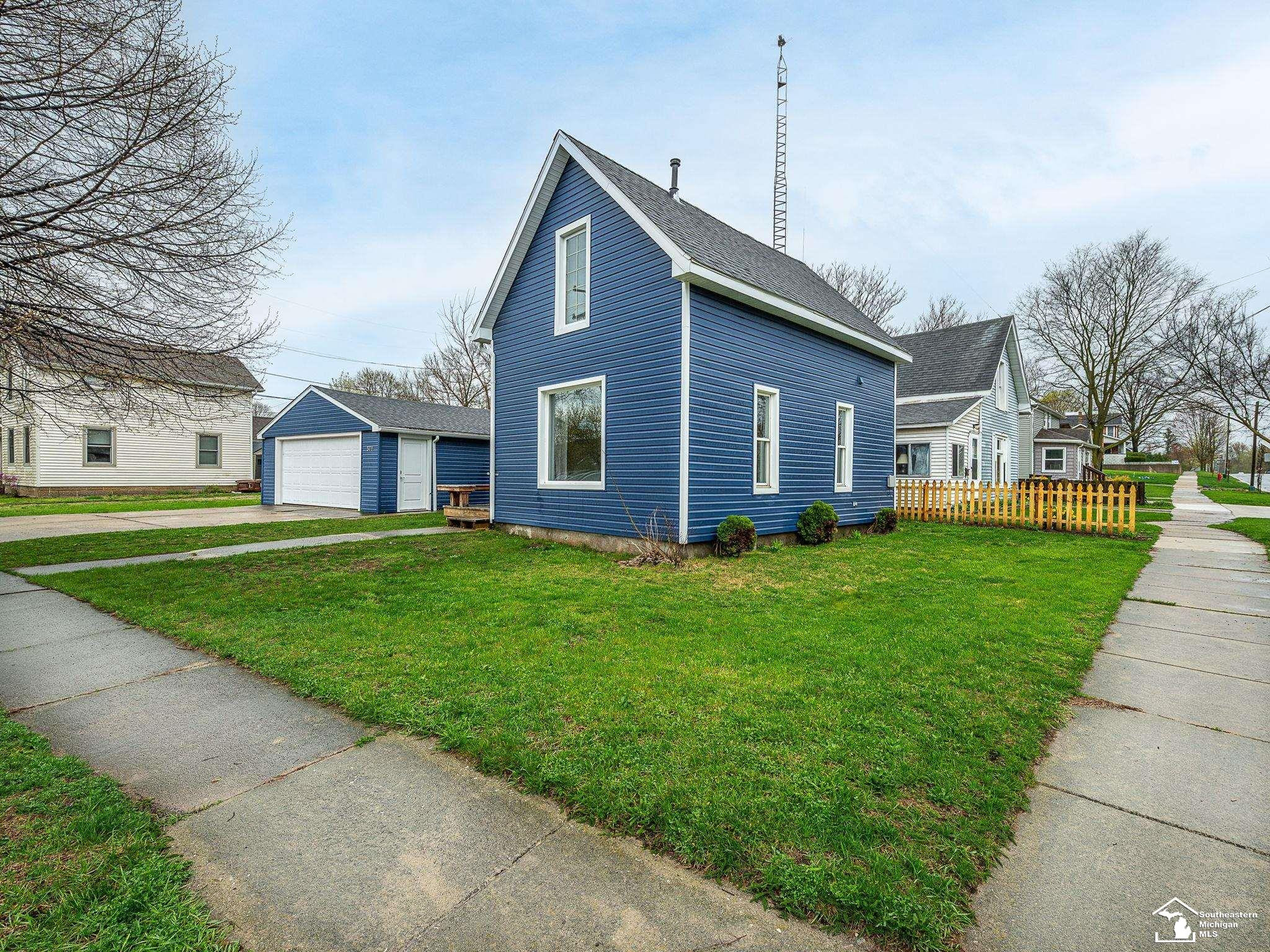371 Washington Street, Dundee, MI 48131 — front exterior