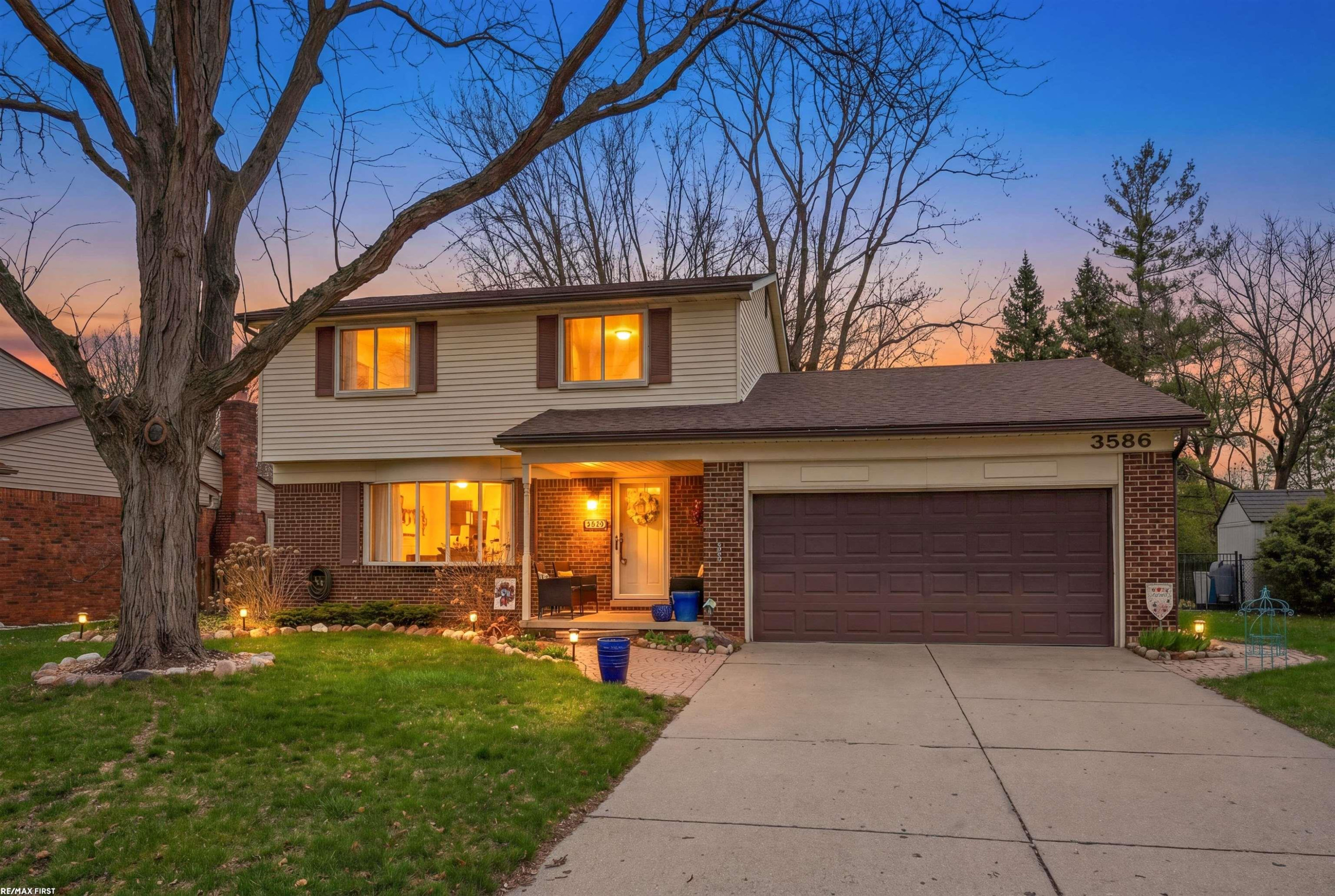 3586 Kings Point Drive, Troy, MI 48083 — front exterior