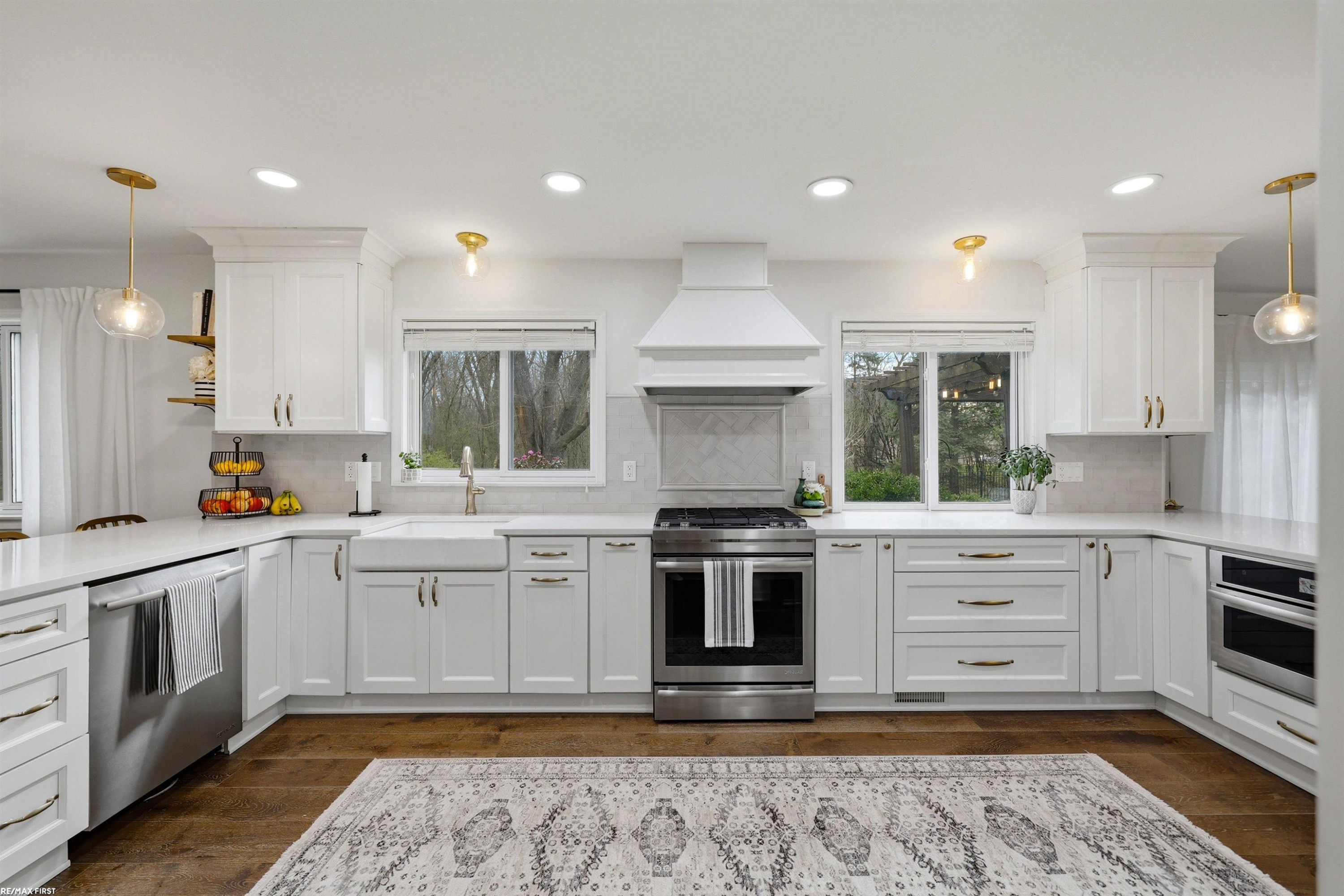 3586 Kings Point Drive, Troy, MI 48083 — Photo 11
