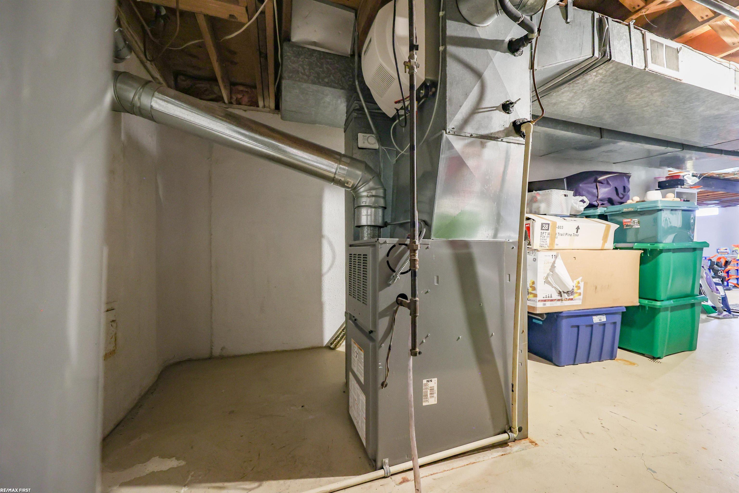 3586 Kings Point Drive, Troy, MI 48083 — Photo 35