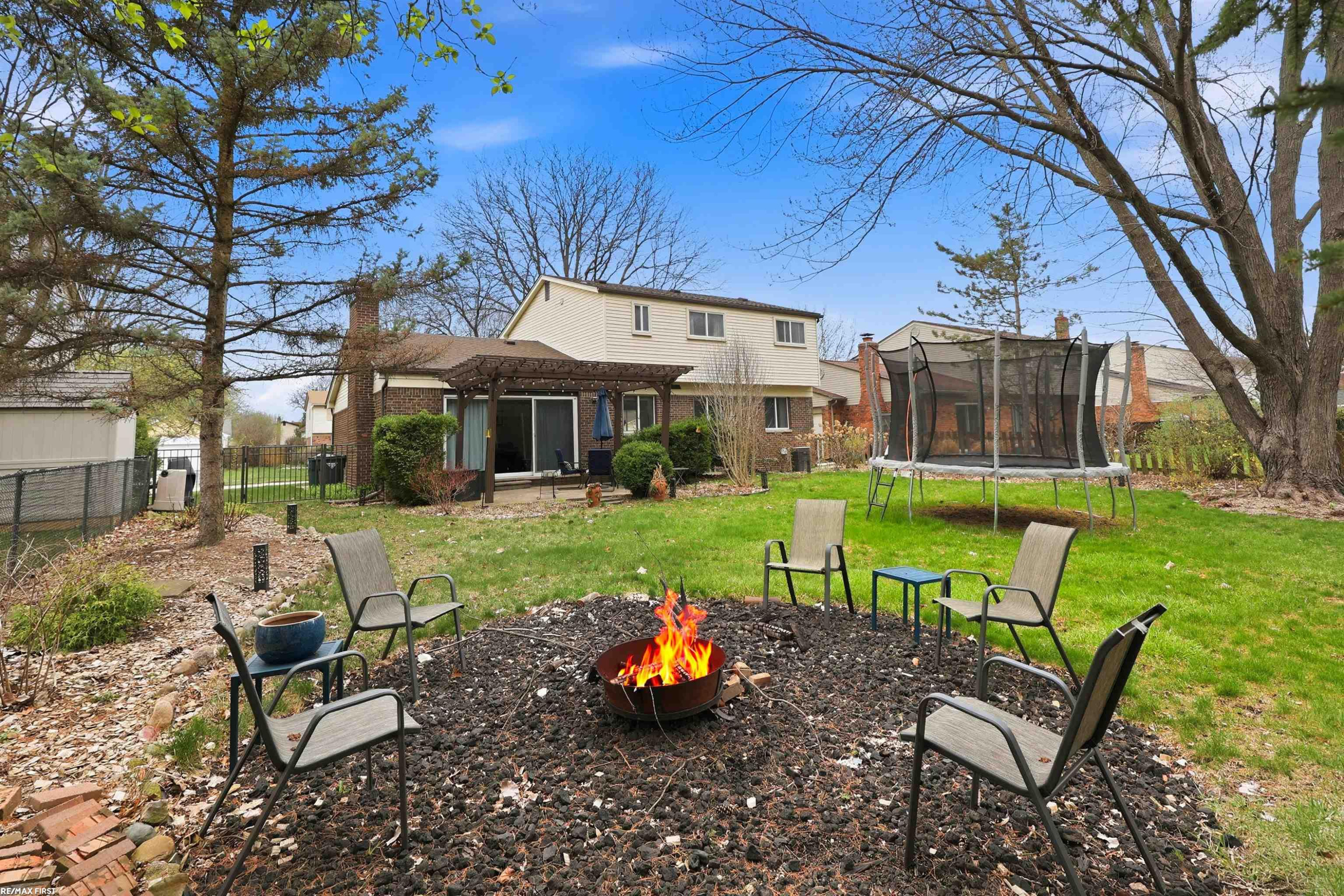 3586 Kings Point Drive, Troy, MI 48083 — Photo 37