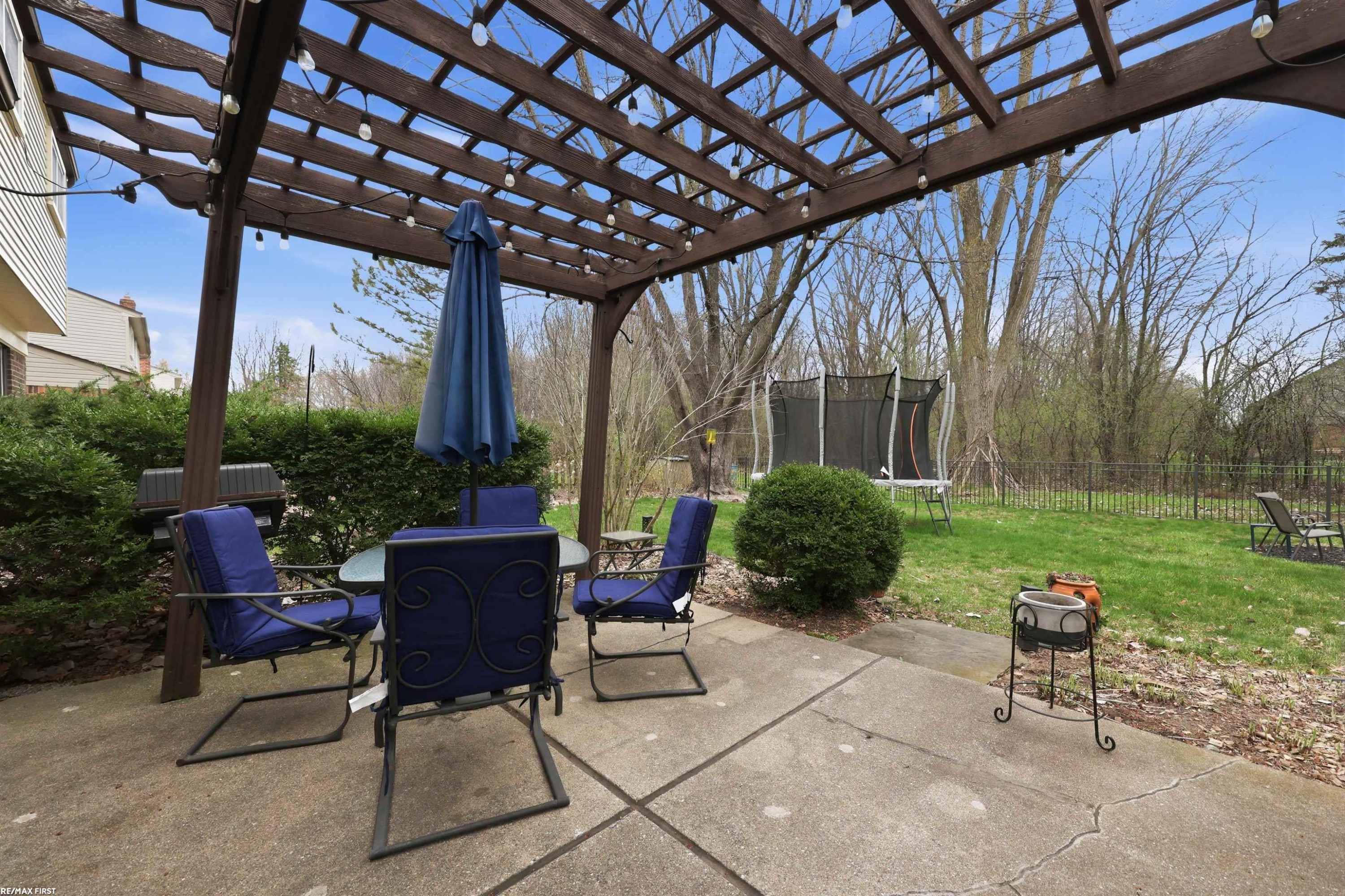 3586 Kings Point Drive, Troy, MI 48083 — Photo 38