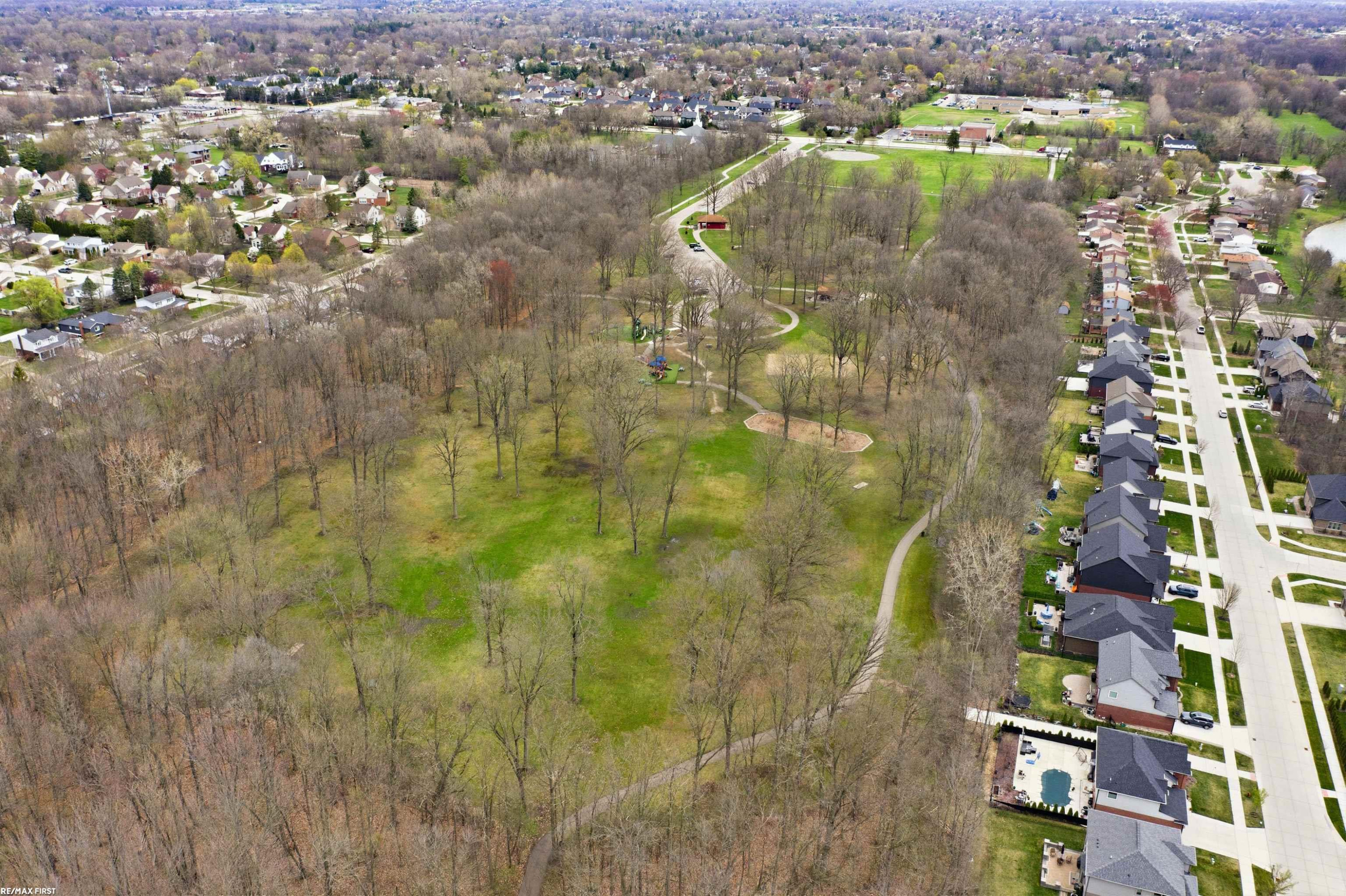 3586 Kings Point Drive, Troy, MI 48083 — Photo 47