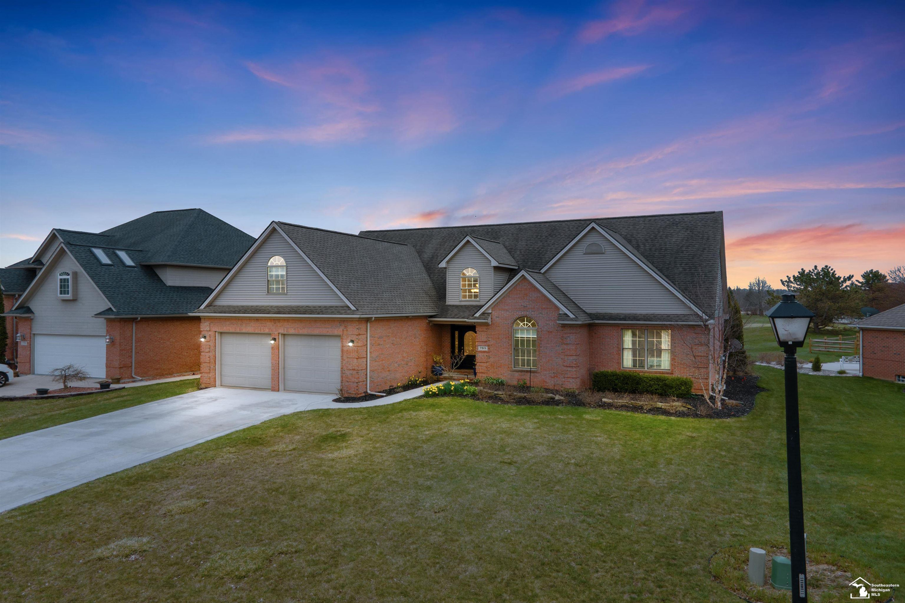 785 Saint James Park Avenue, Monroe, MI 48161 — front exterior