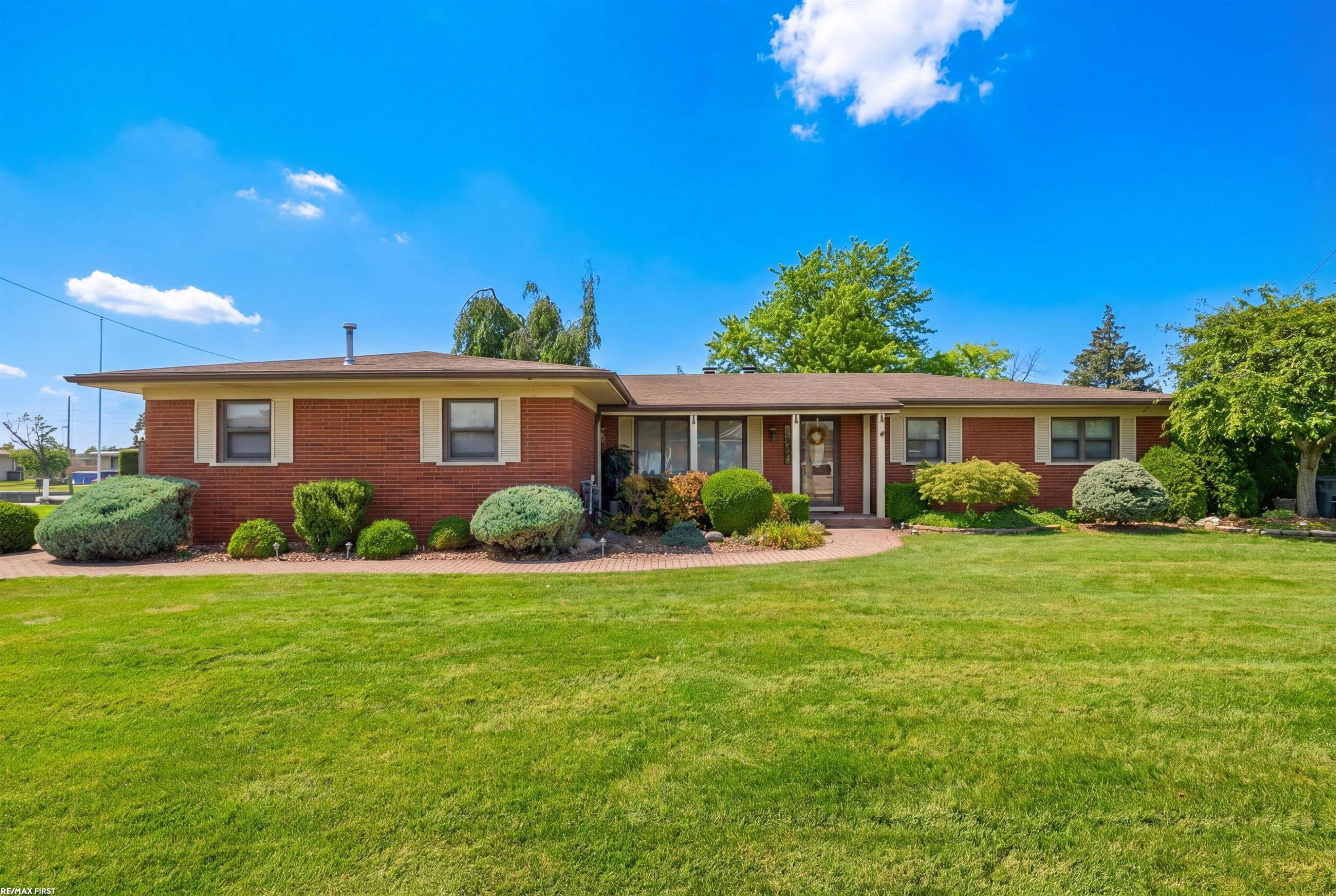 38151 SEAWAY Court, MI — Photo 2