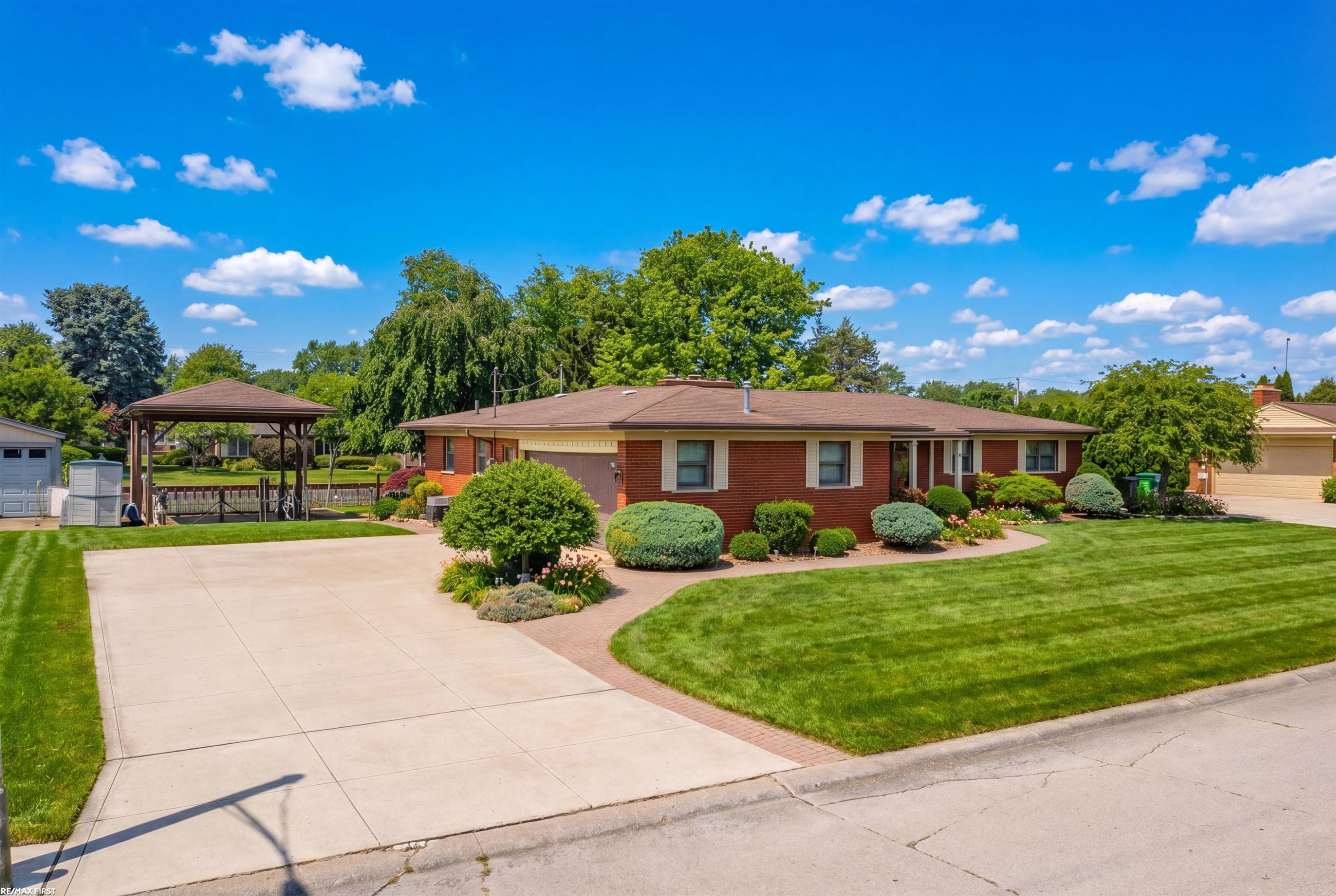 38151 SEAWAY Court, MI — Photo 3