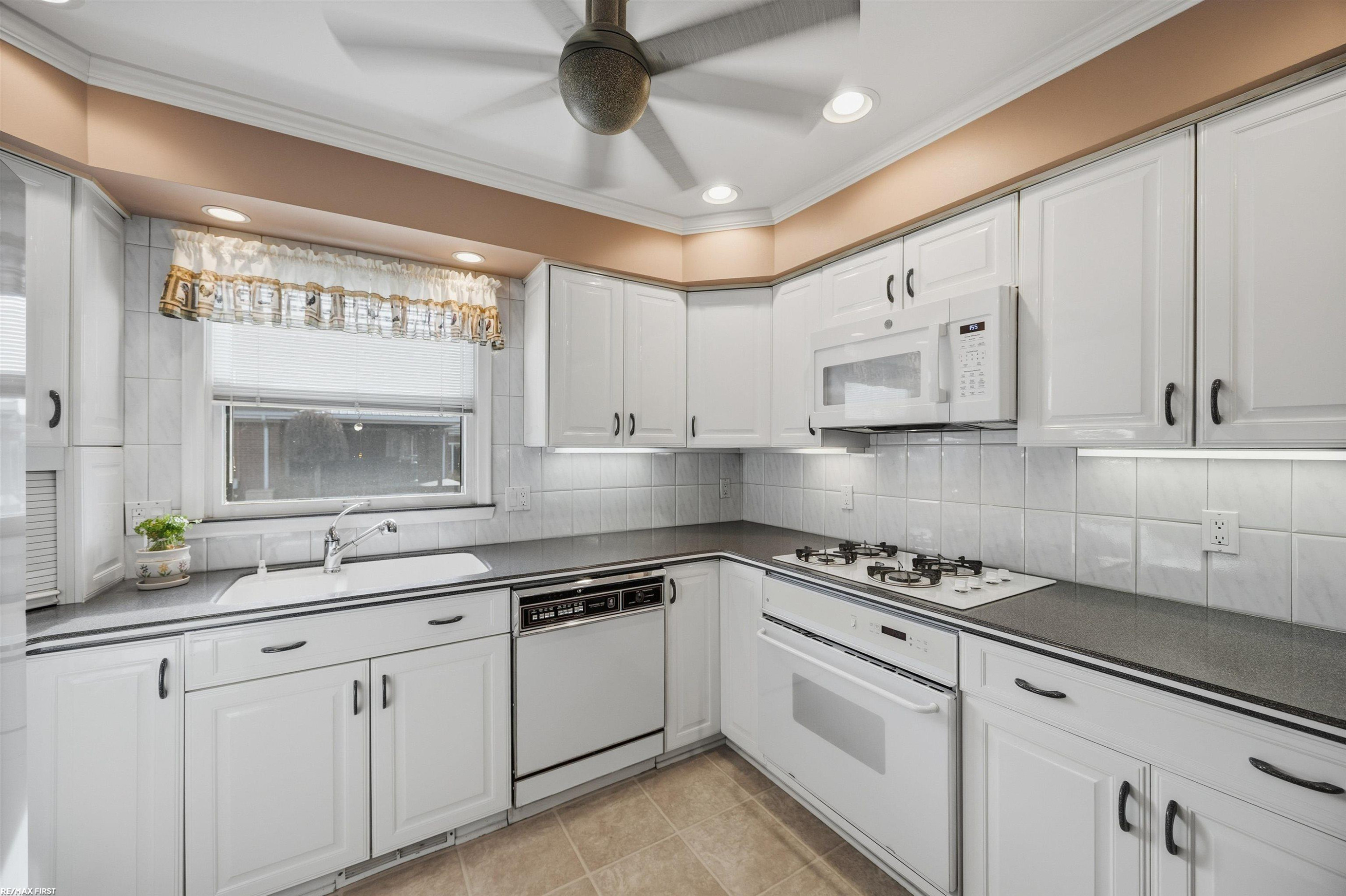 38151 SEAWAY Court, MI — Photo 12