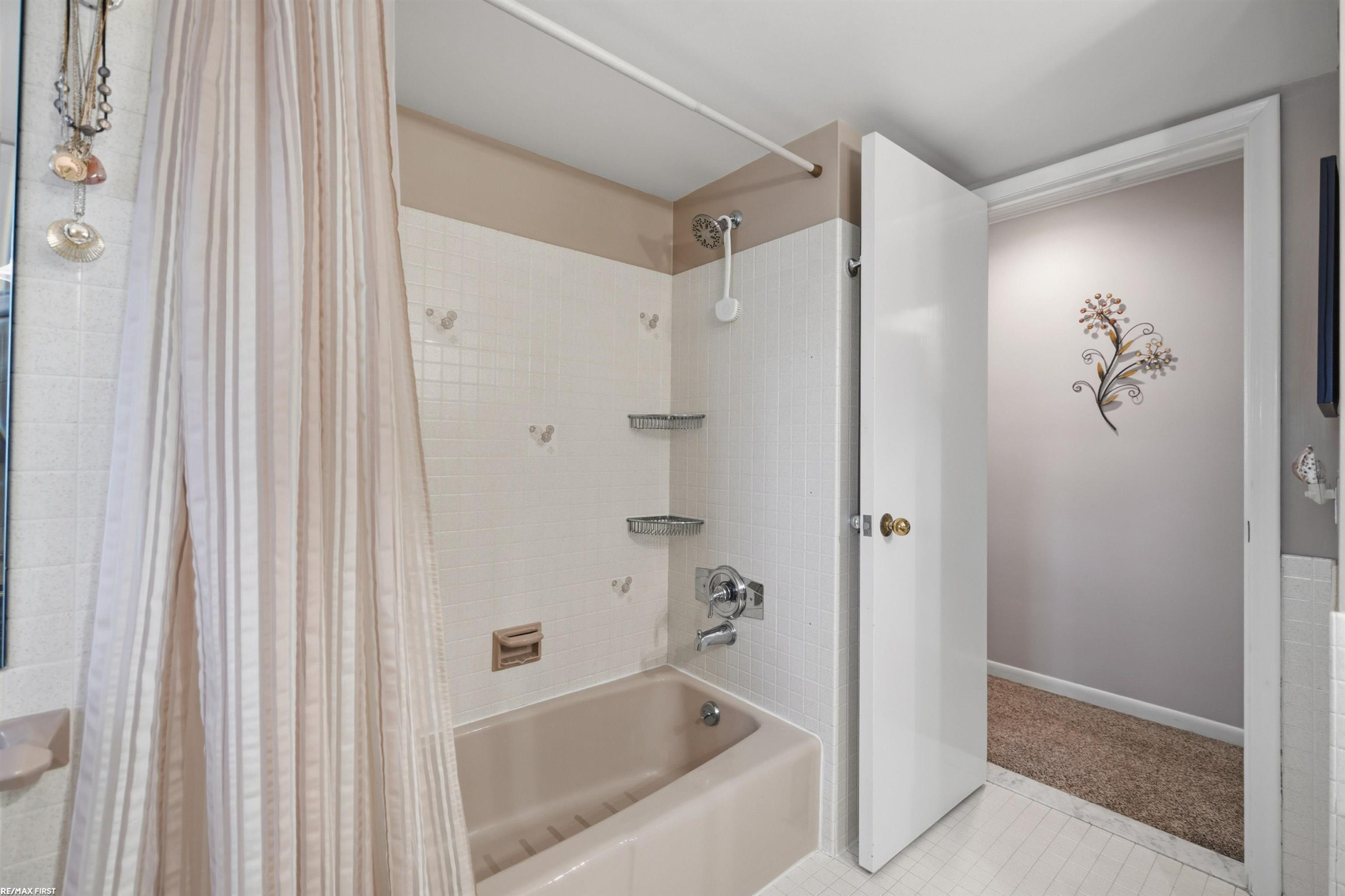38151 SEAWAY Court, MI — Photo 16