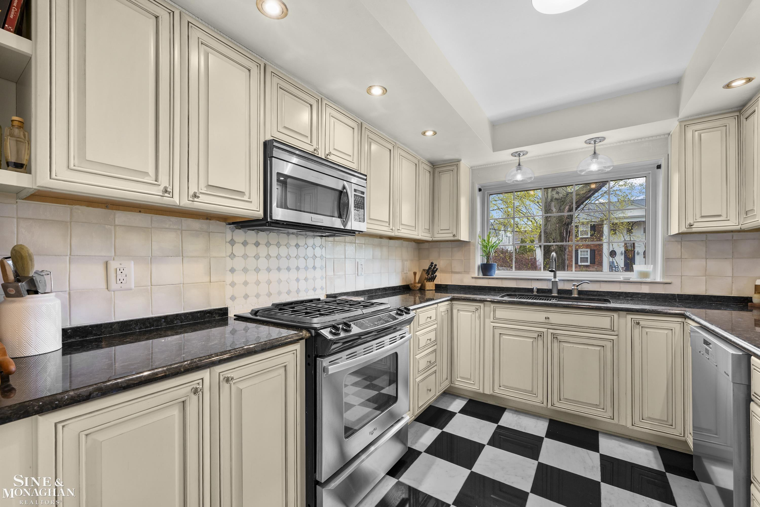 1101 Grayton Street, Grosse Pointe Park, MI 48230 — Photo 17