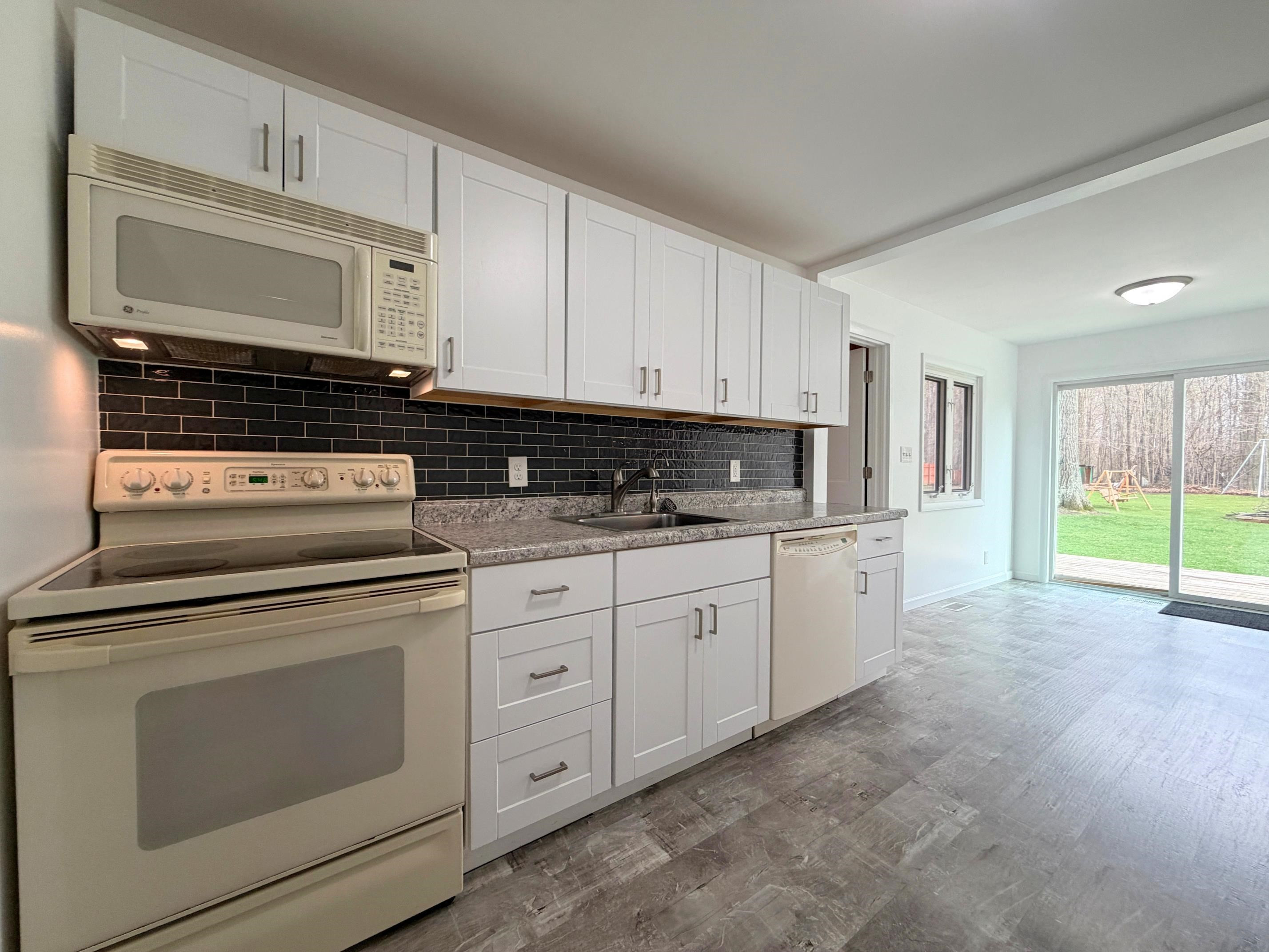 5468 Hubbard Drive, Flint, MI 48506 — Photo 12