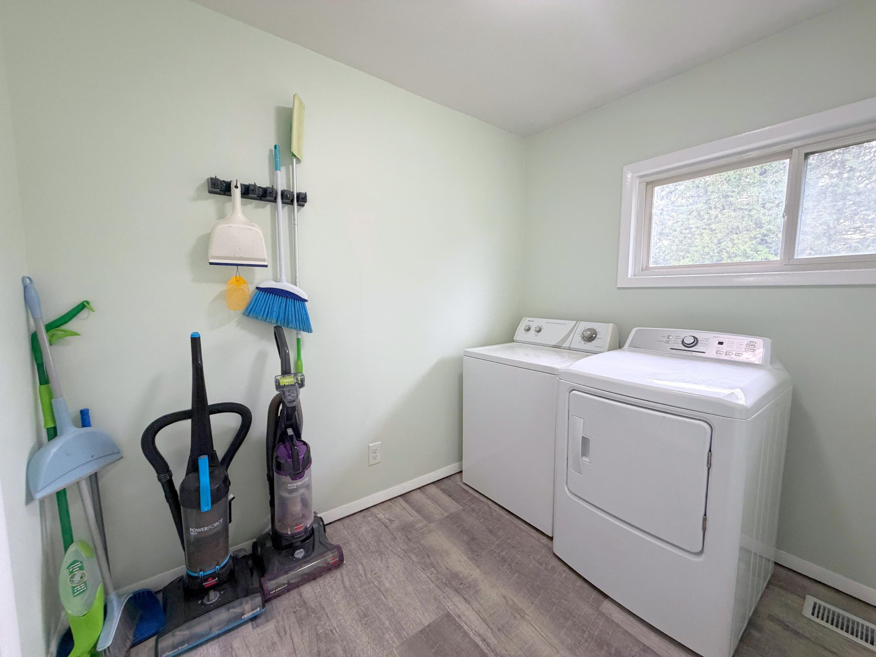 5468 Hubbard Drive, Flint, MI 48506 — Photo 23