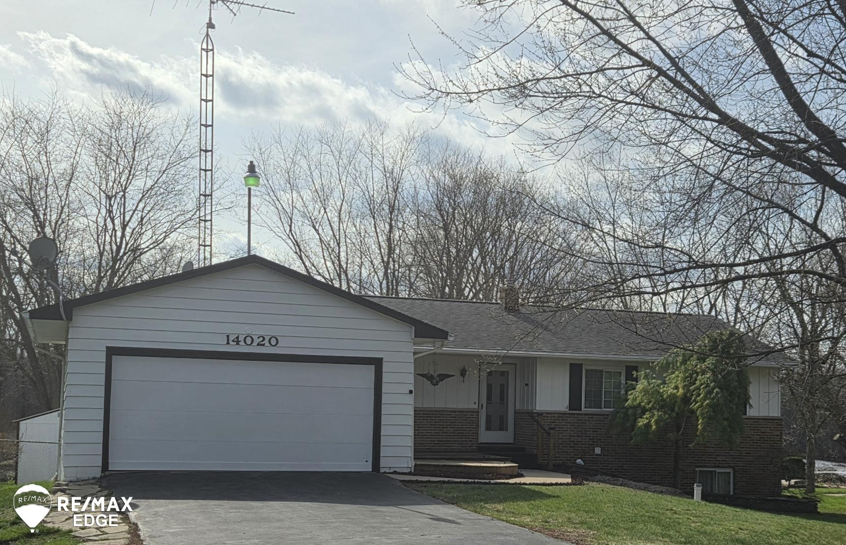 14020 North Road, Fenton, MI 48430 — front exterior