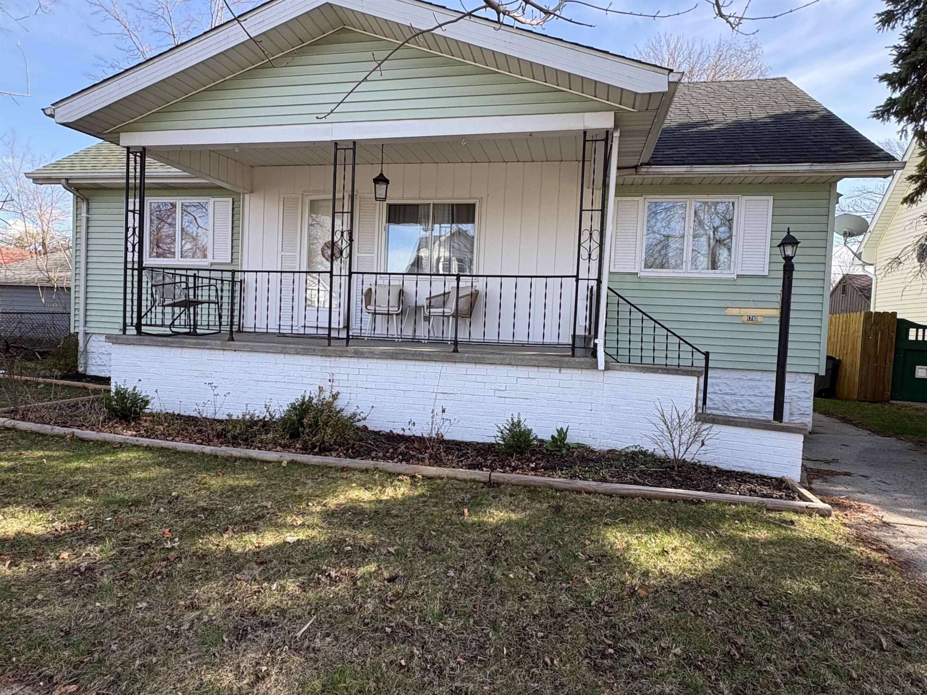 1710 White Street, Port Huron, MI 48060 — front exterior
