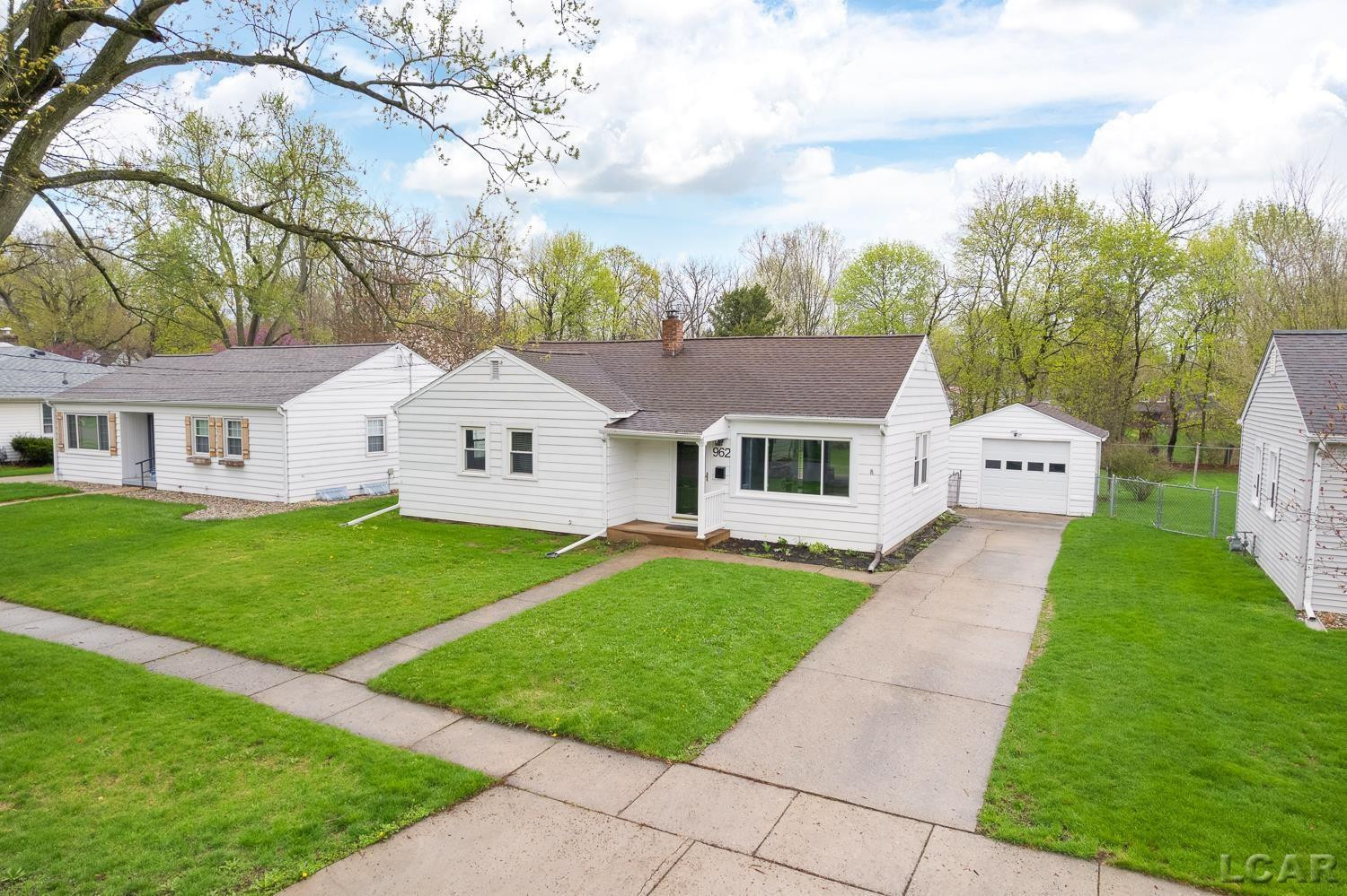 962 Vine Street, Adrian, MI 49221 — Photo 3