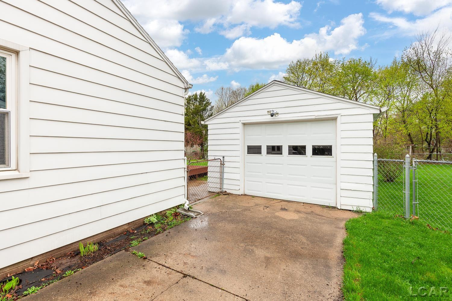 962 Vine Street, Adrian, MI 49221 — Photo 4