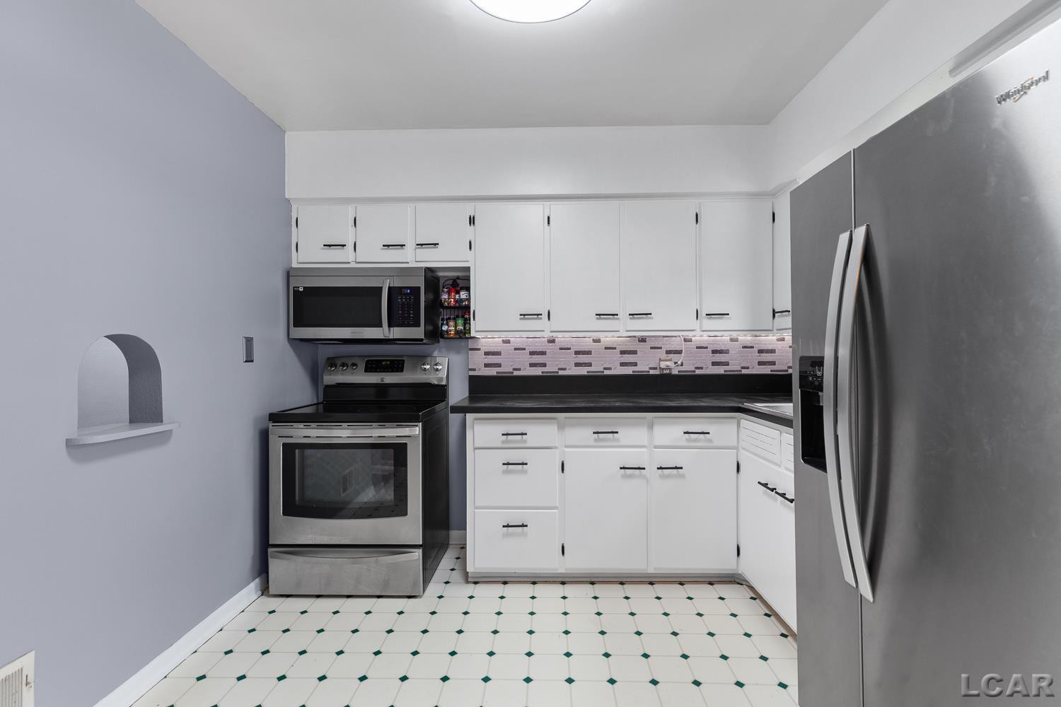 962 Vine Street, Adrian, MI 49221 — Photo 18