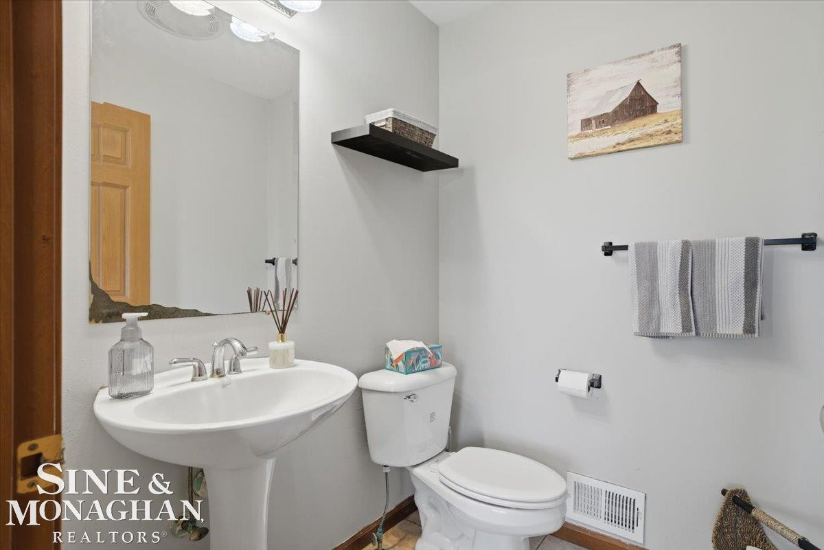 2024 Deer Meadow Lane, MI 48079 — Photo 10