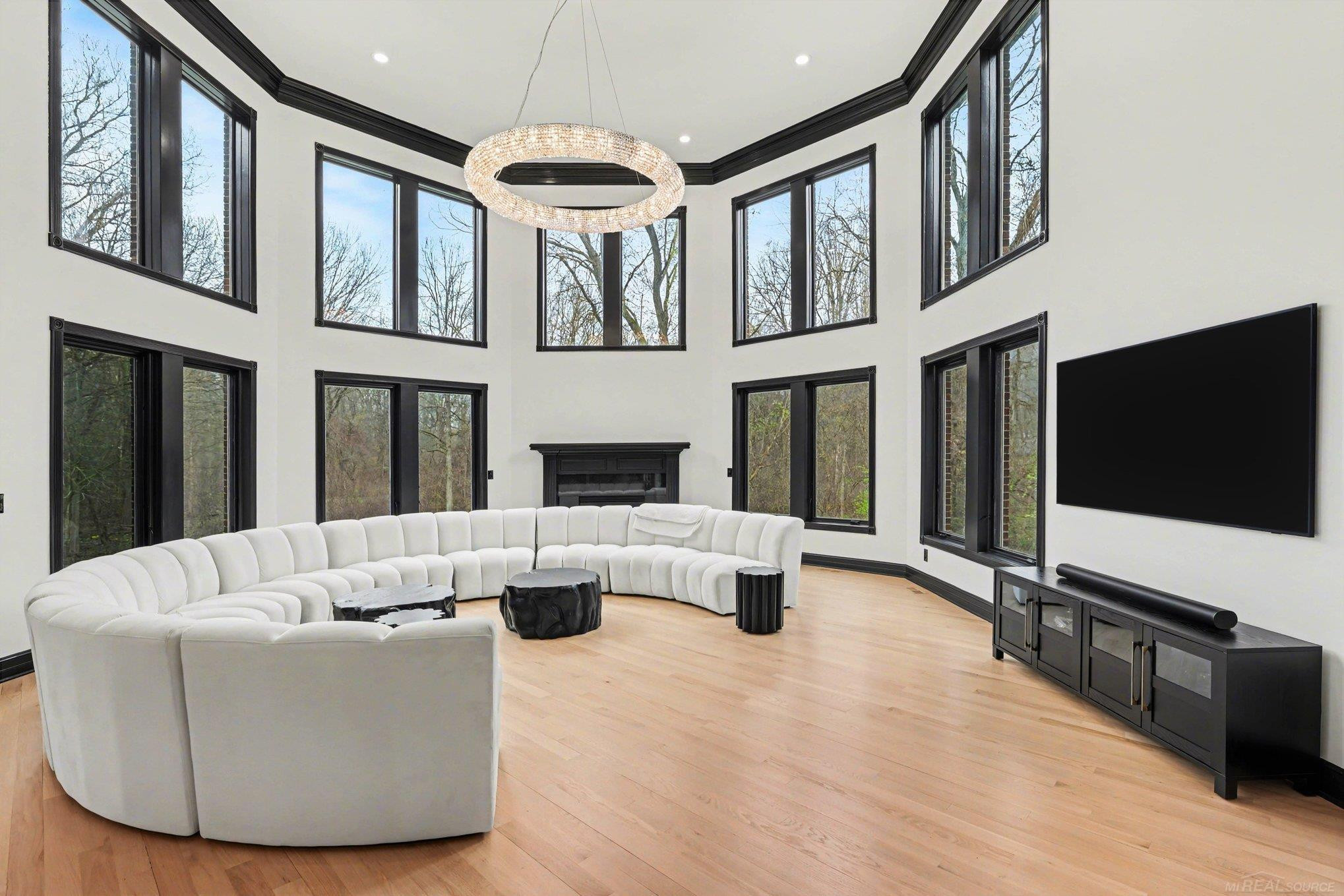 6986 Montgomery Drive, Utica, MI 48316 — Photo 5