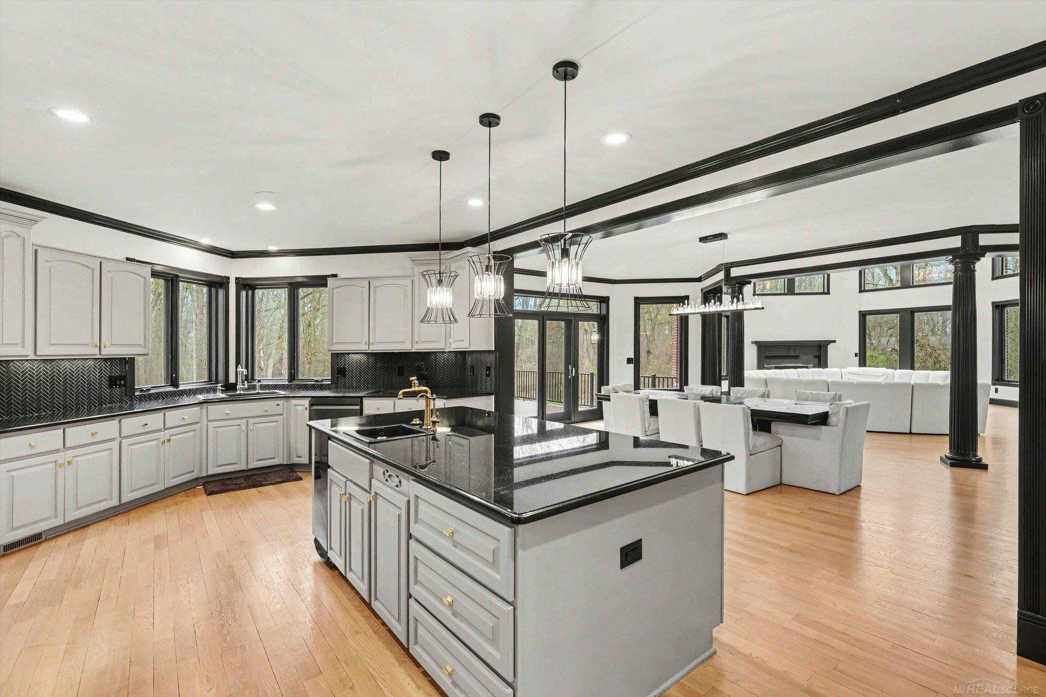 6986 Montgomery Drive, Utica, MI 48316 — Photo 9