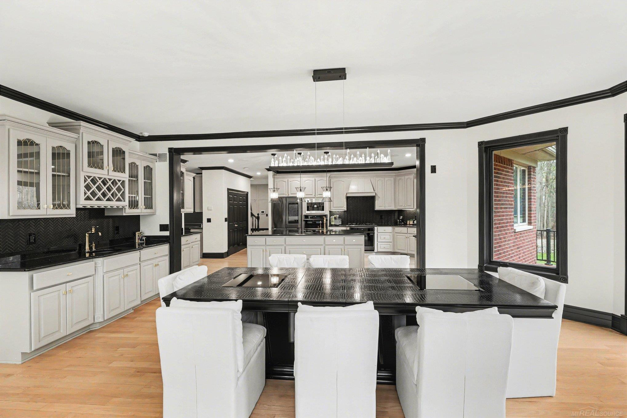 6986 Montgomery Drive, Utica, MI 48316 — Photo 12