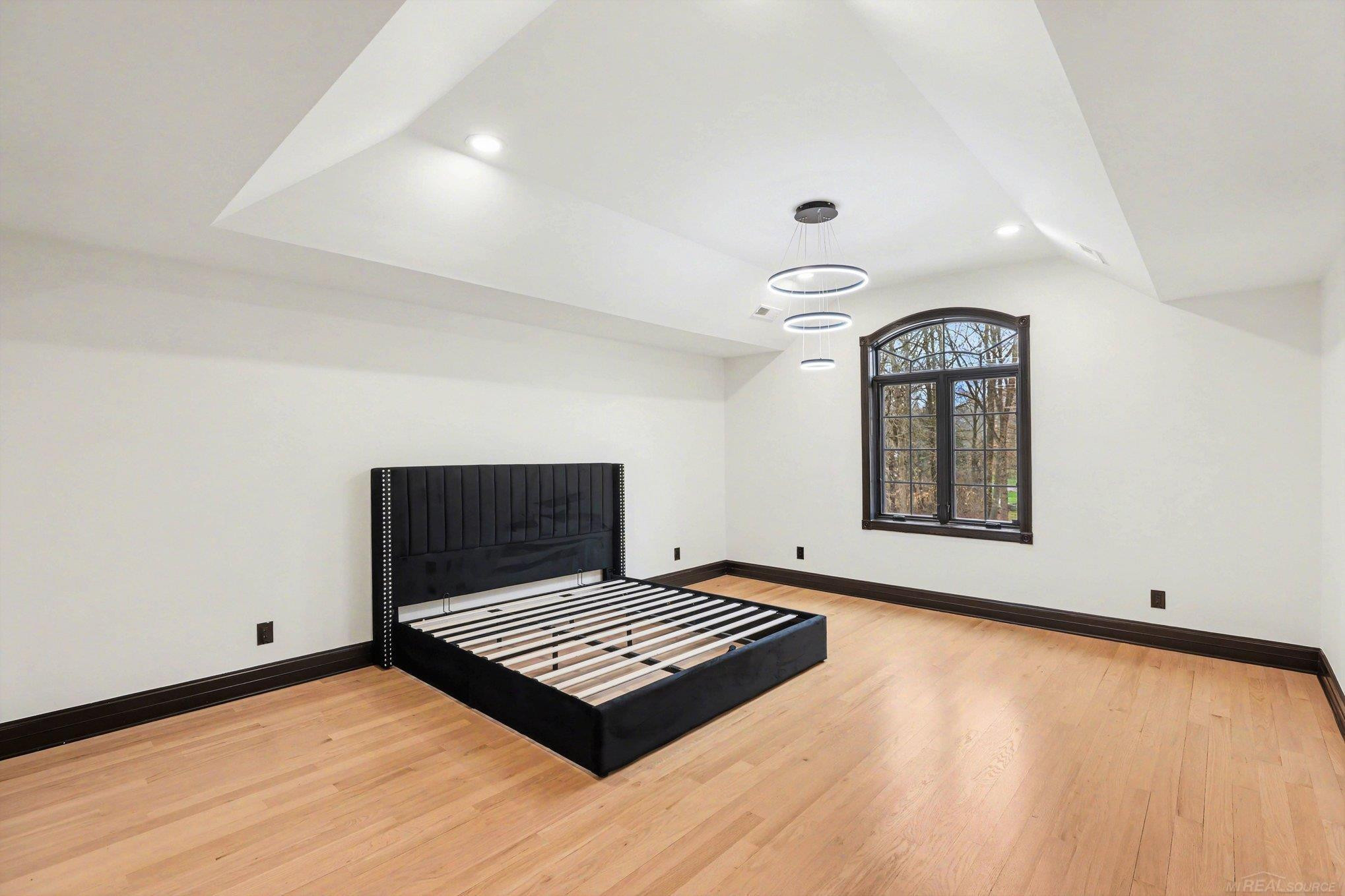 6986 Montgomery Drive, Utica, MI 48316 — Photo 16