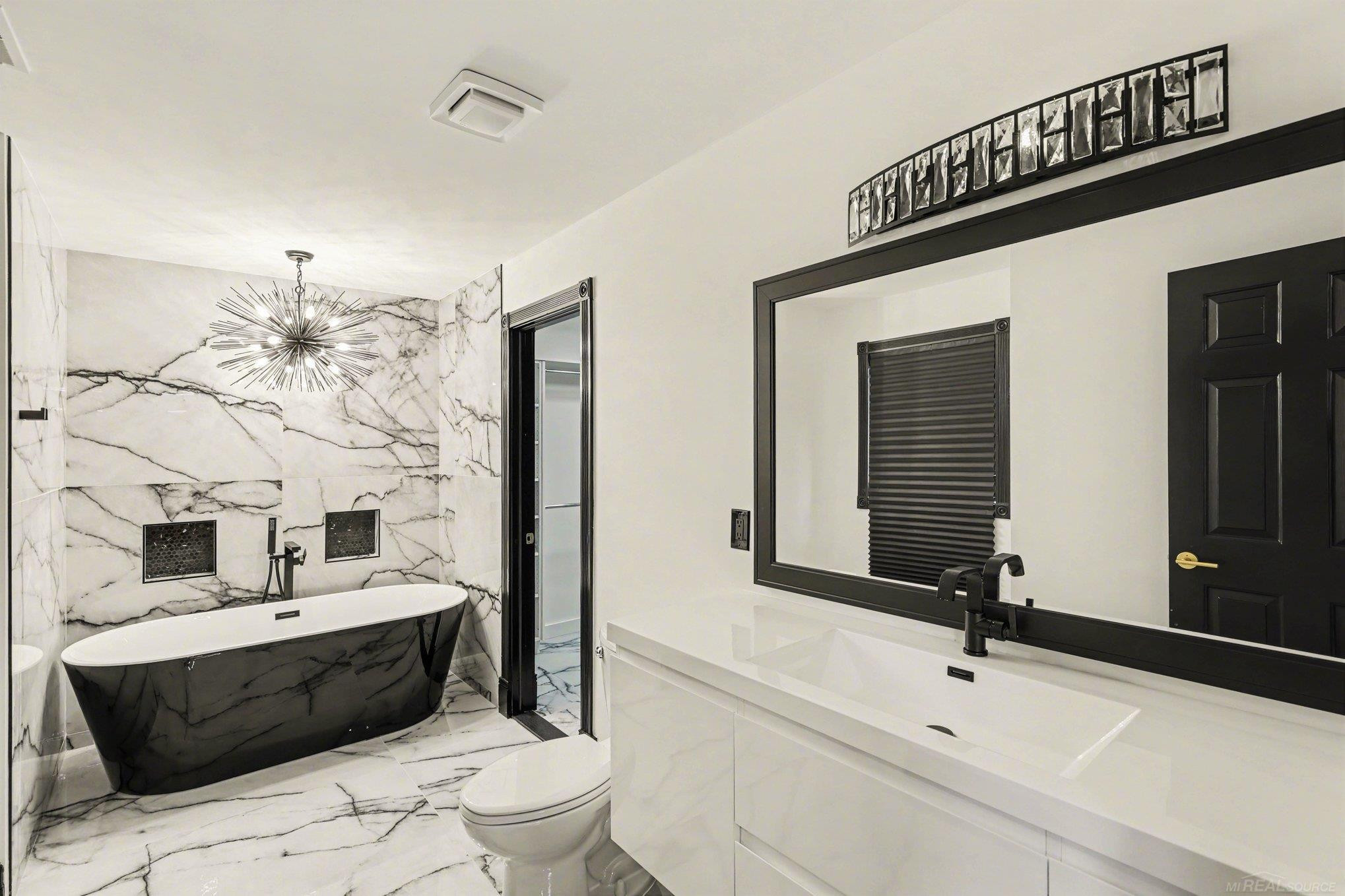 6986 Montgomery Drive, Utica, MI 48316 — Photo 23