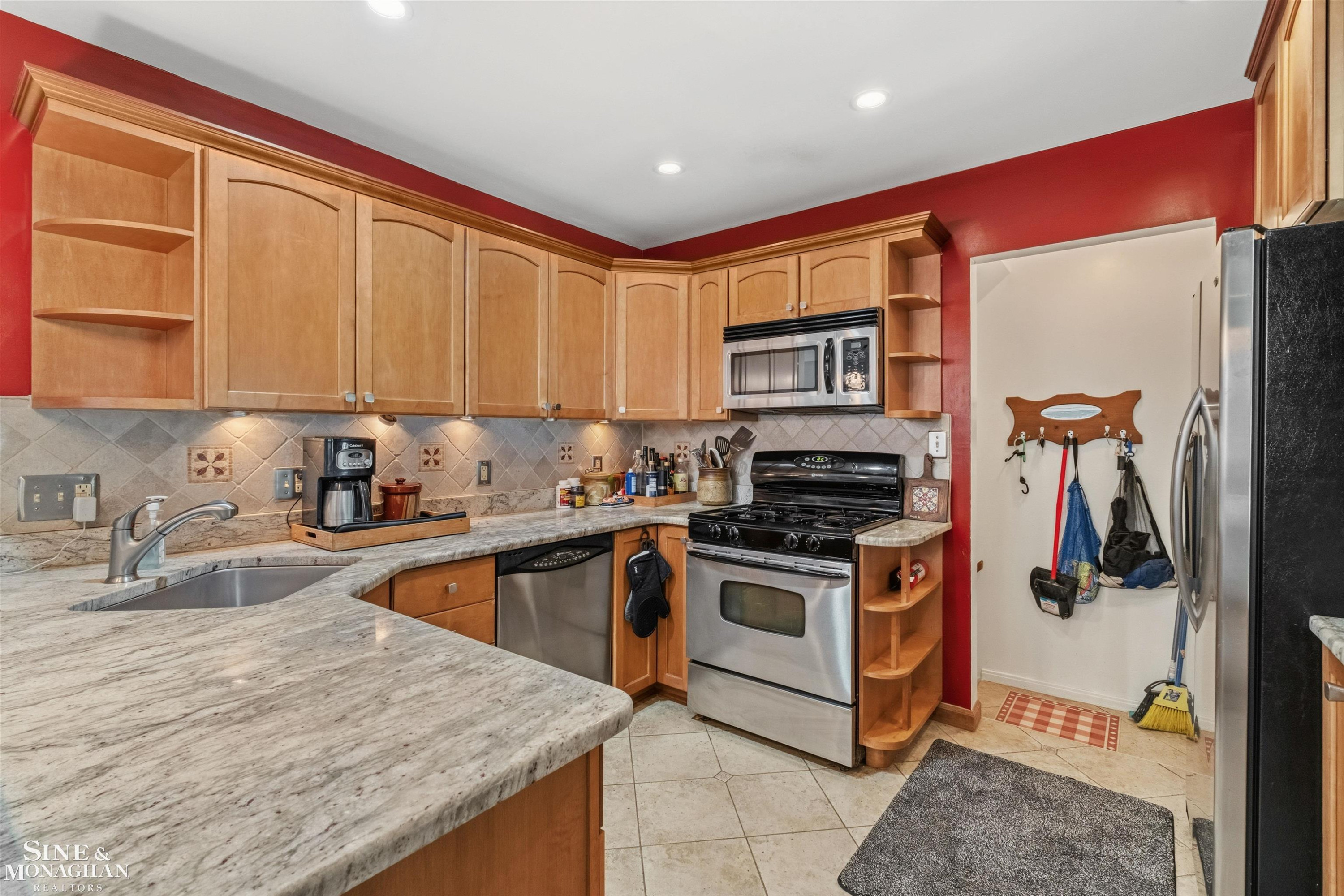 833 University Place, Grosse Pointe, MI 48230 — Photo 11