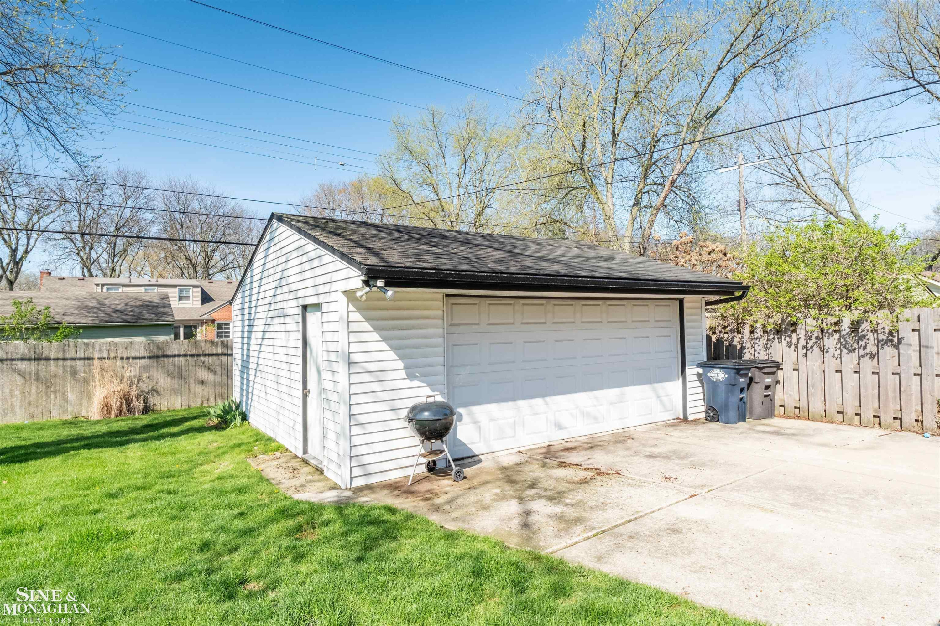 833 University Place, Grosse Pointe, MI 48230 — Photo 34