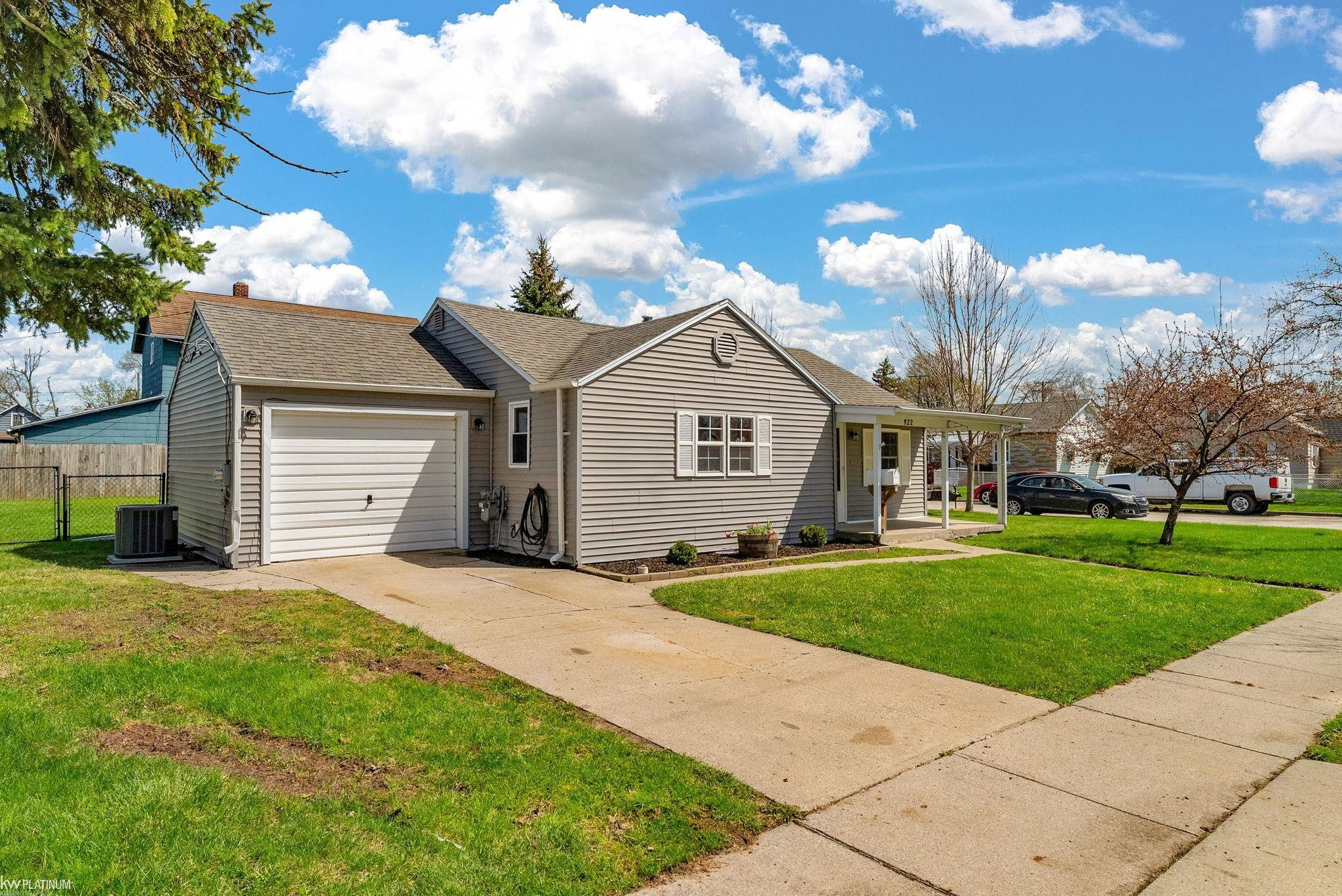 922 16th Street, Port Huron, MI 48060 — front exterior
